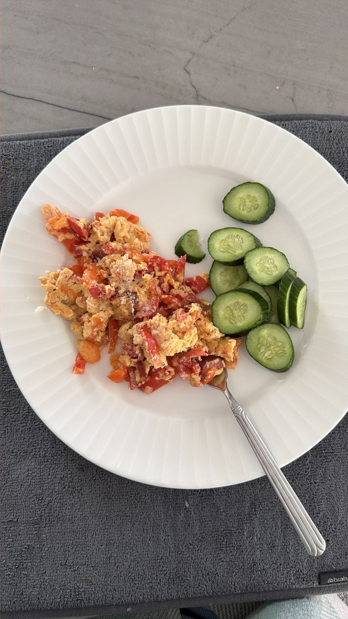 Scrambled eggs with veggies