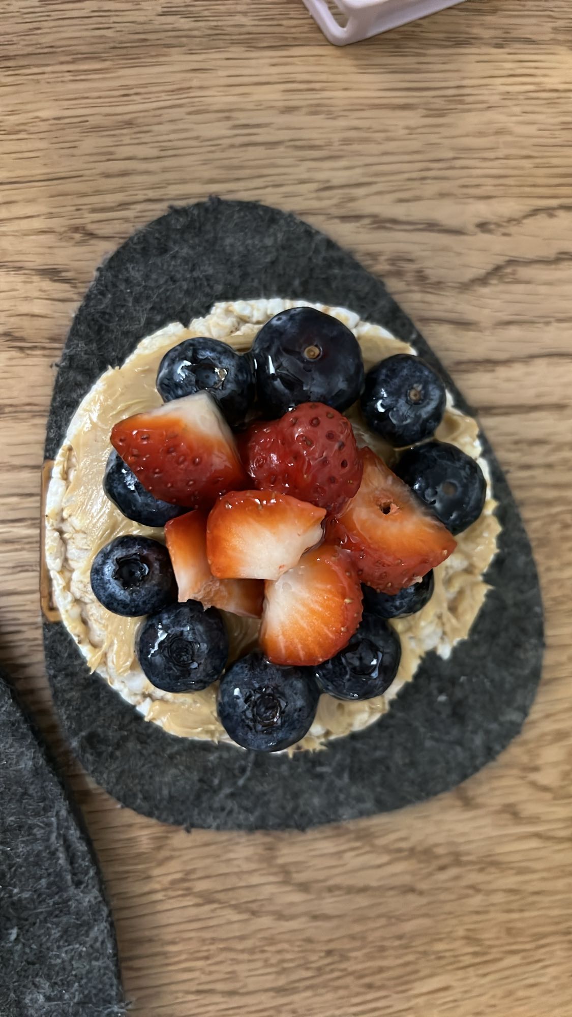 Rice cake with berries