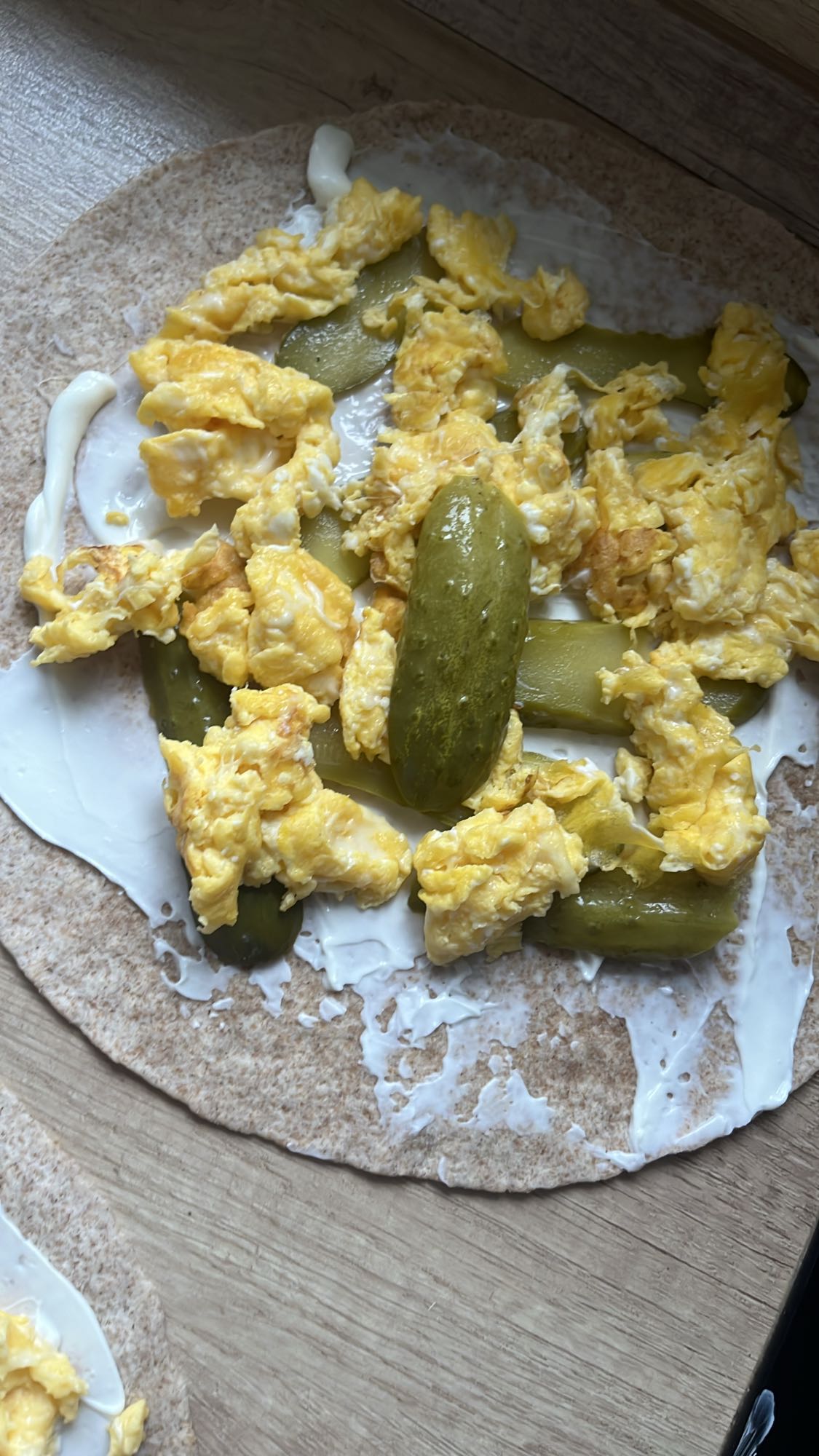 Wrap cu ouă și castraveți