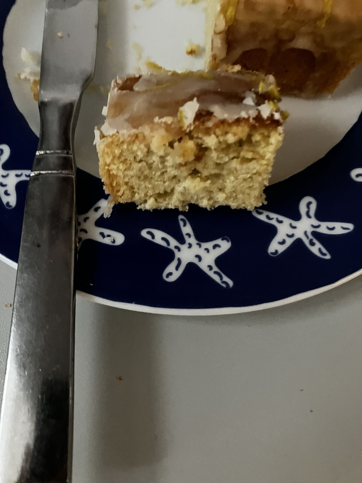 Bolo com cobertura de açúcar