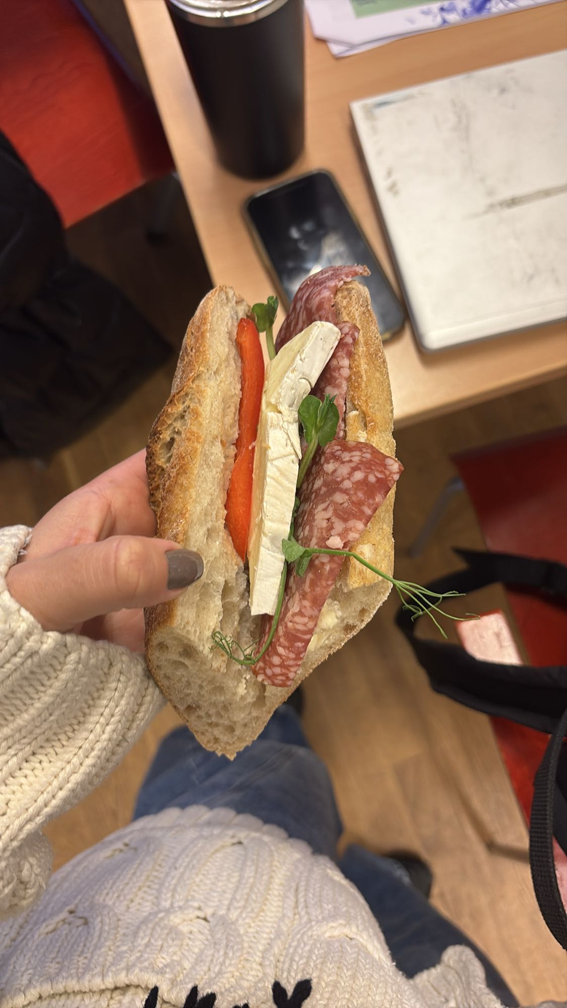 Salami och brie smörgås