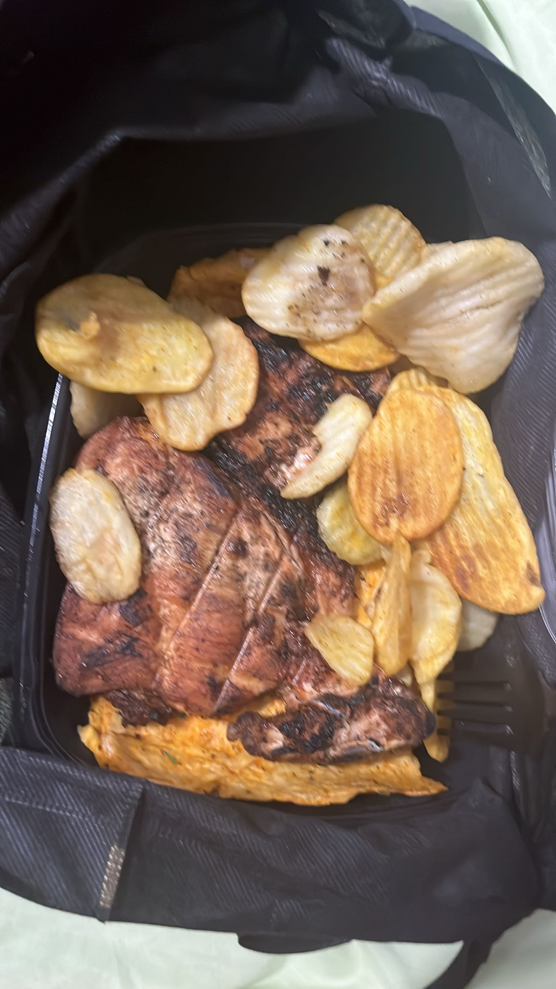 Grilled chicken with chips