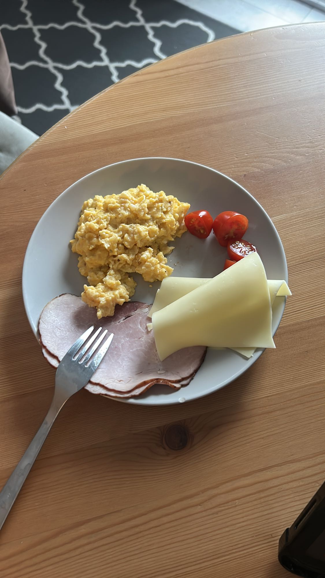 Jajecznica z dodatkami