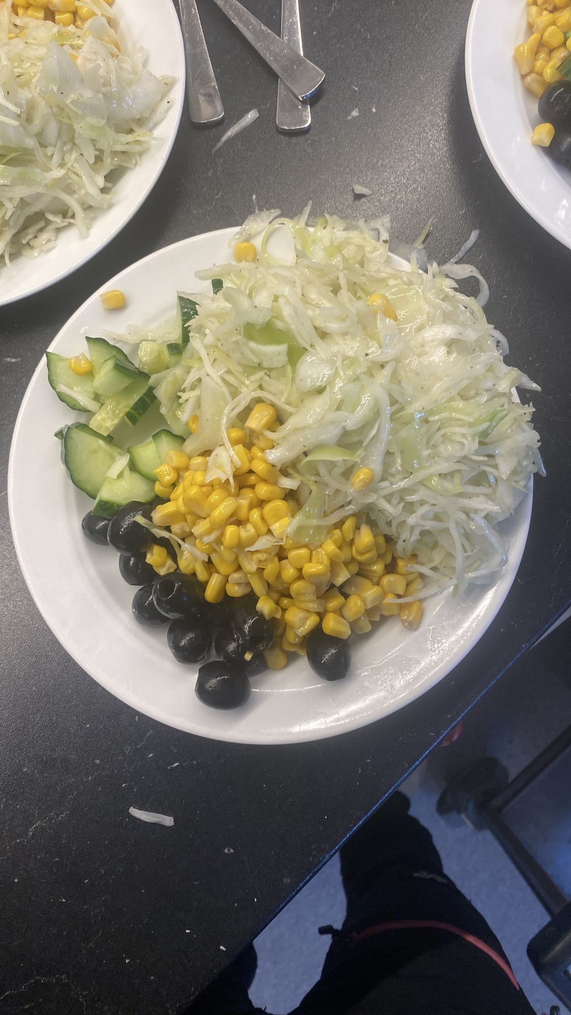 Grönsallad med majs & oliver