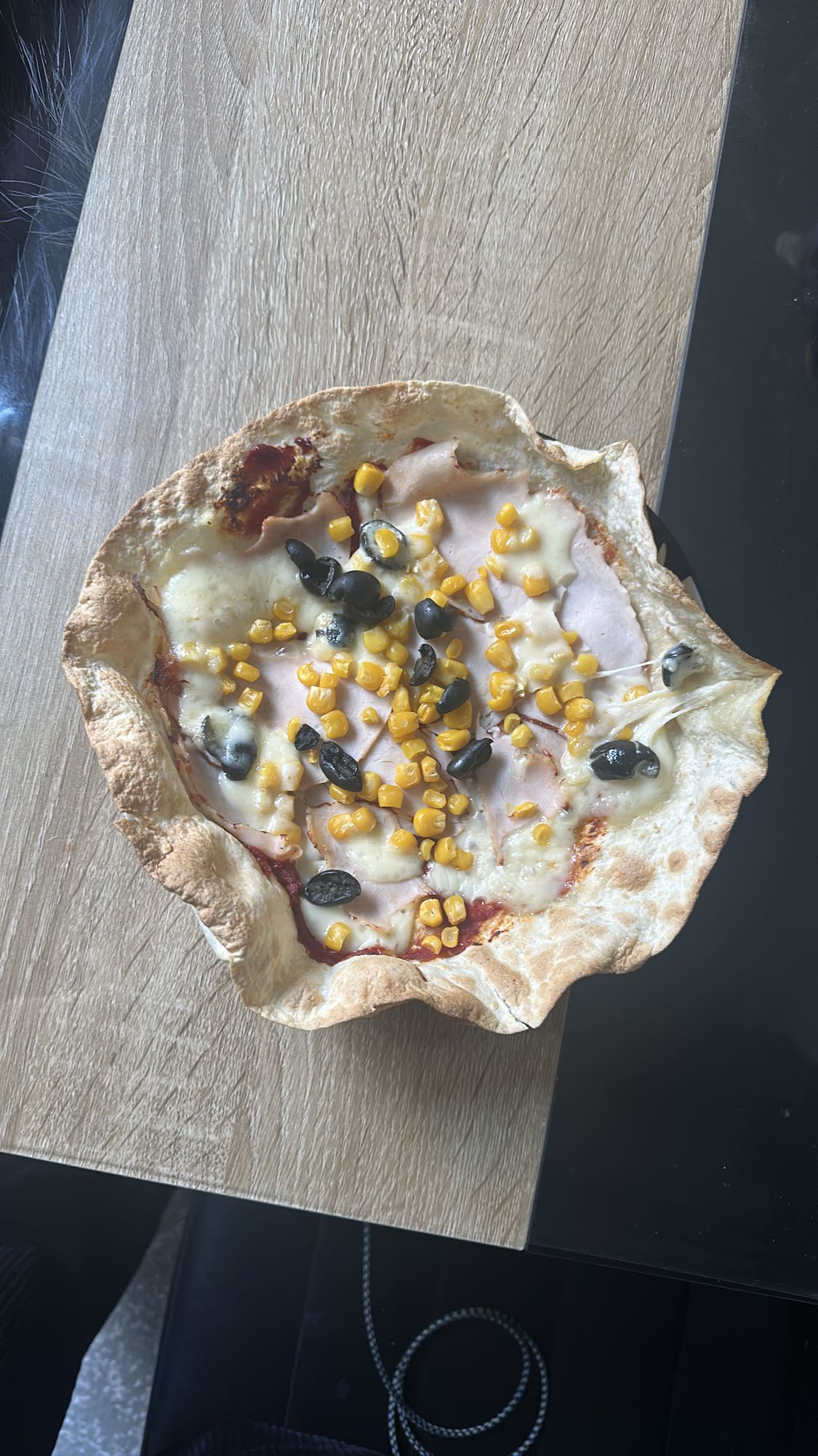 Pizza cu blat subtire