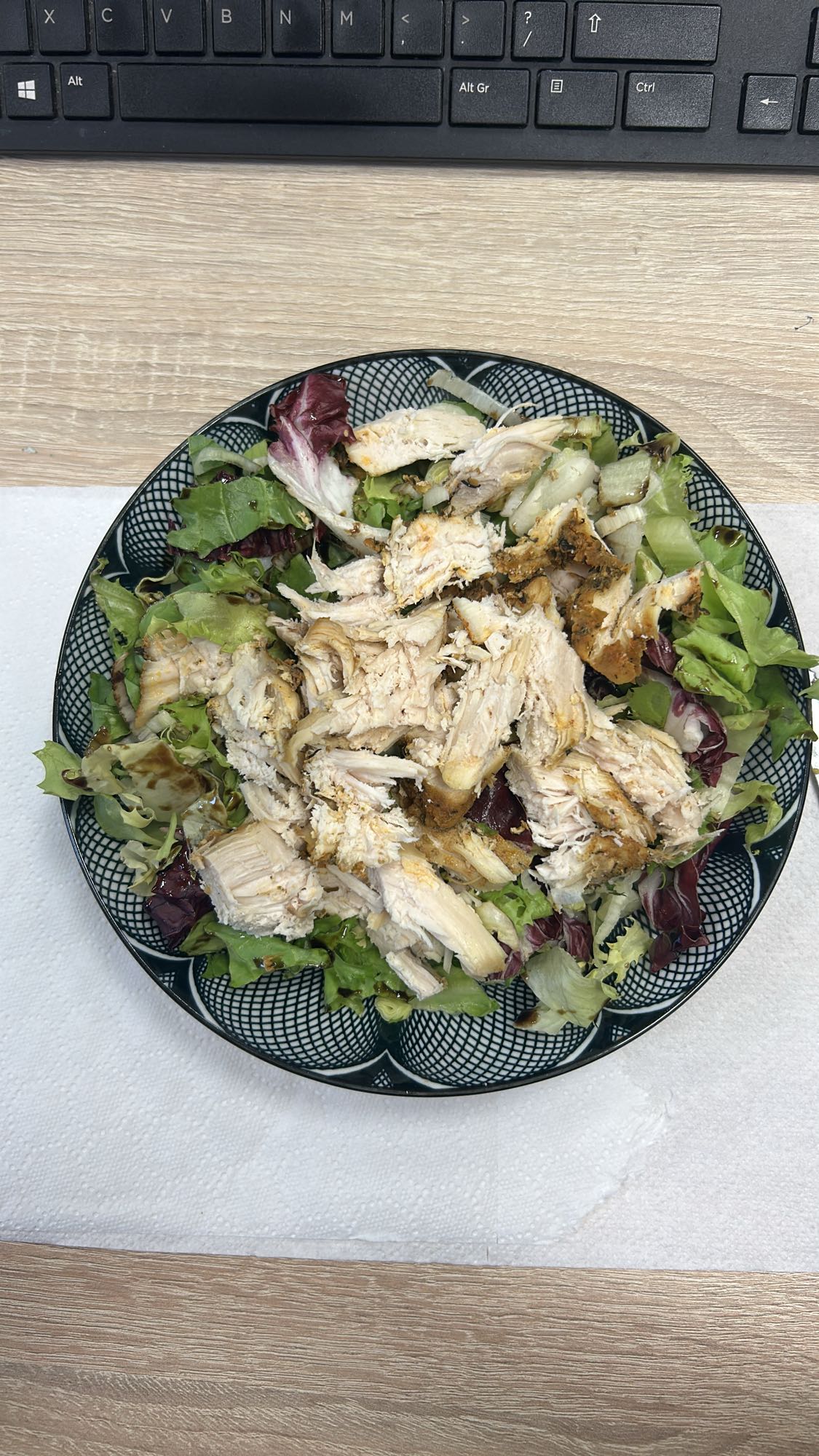 Salată cu pui la grătar