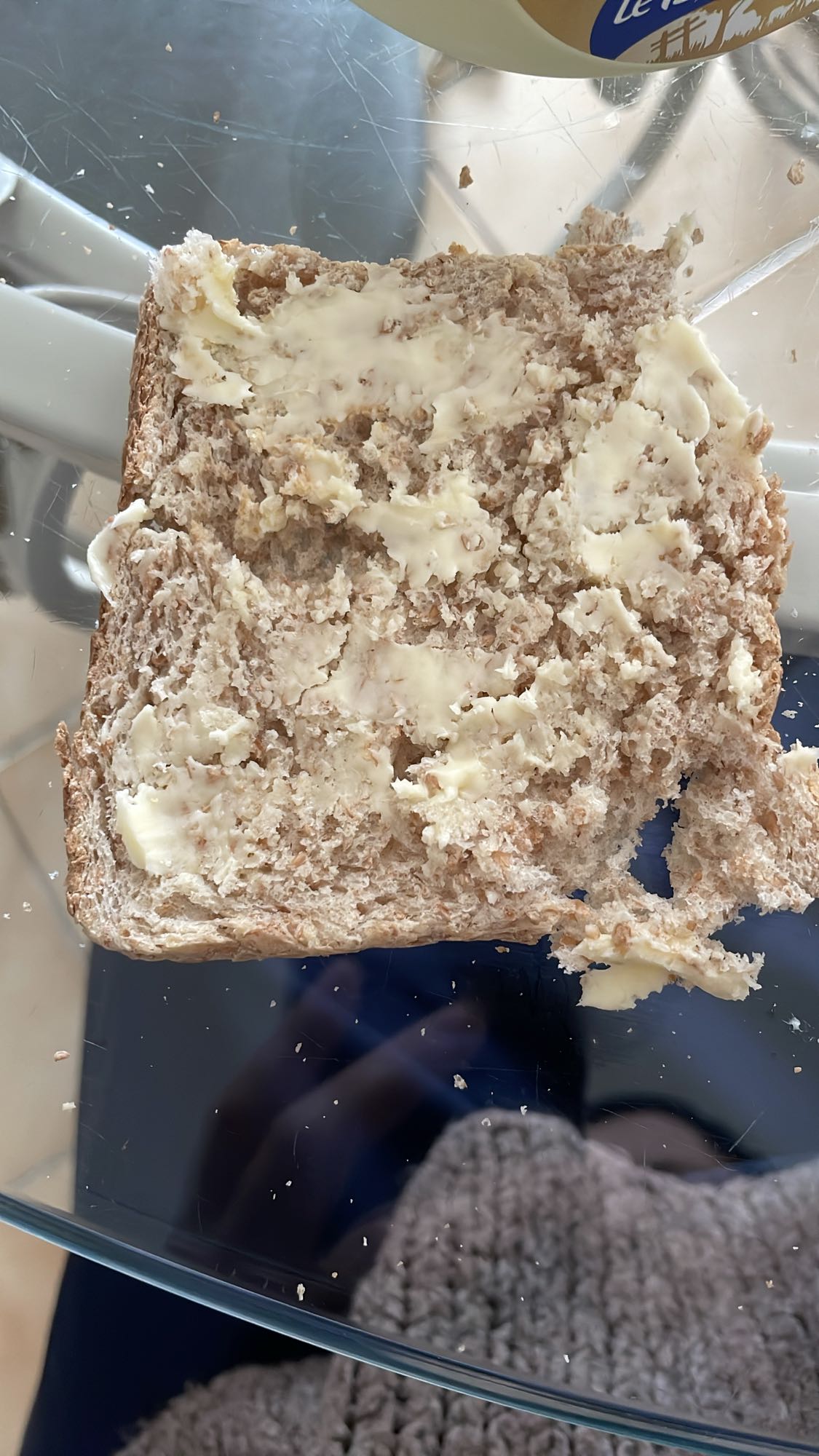 Pain complet avec beurre