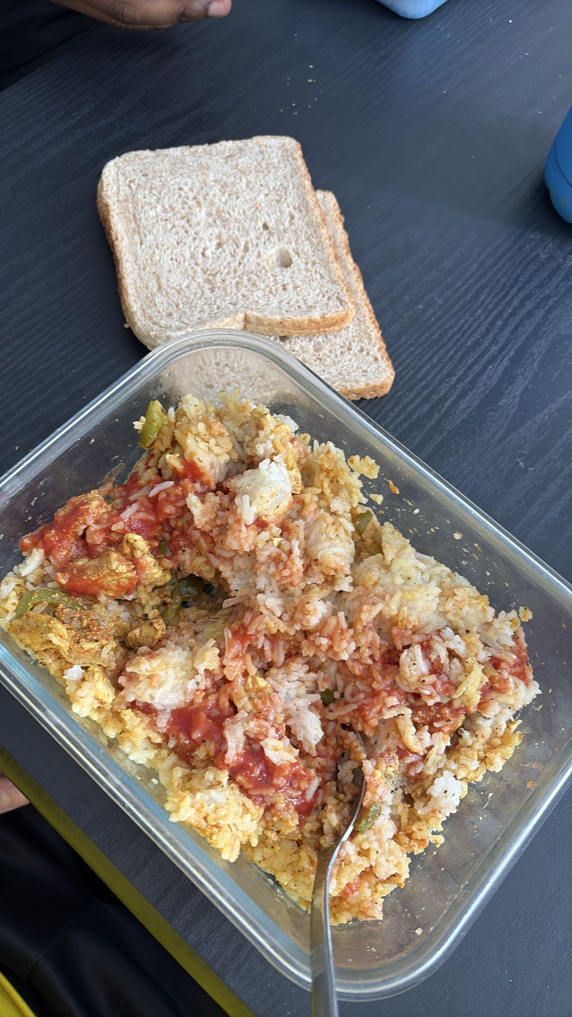 Riz au poulet et pain