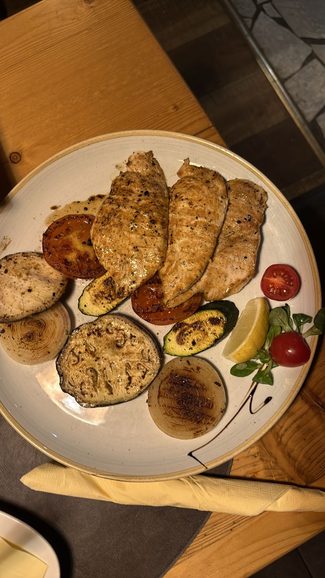 Piept de pui cu legume