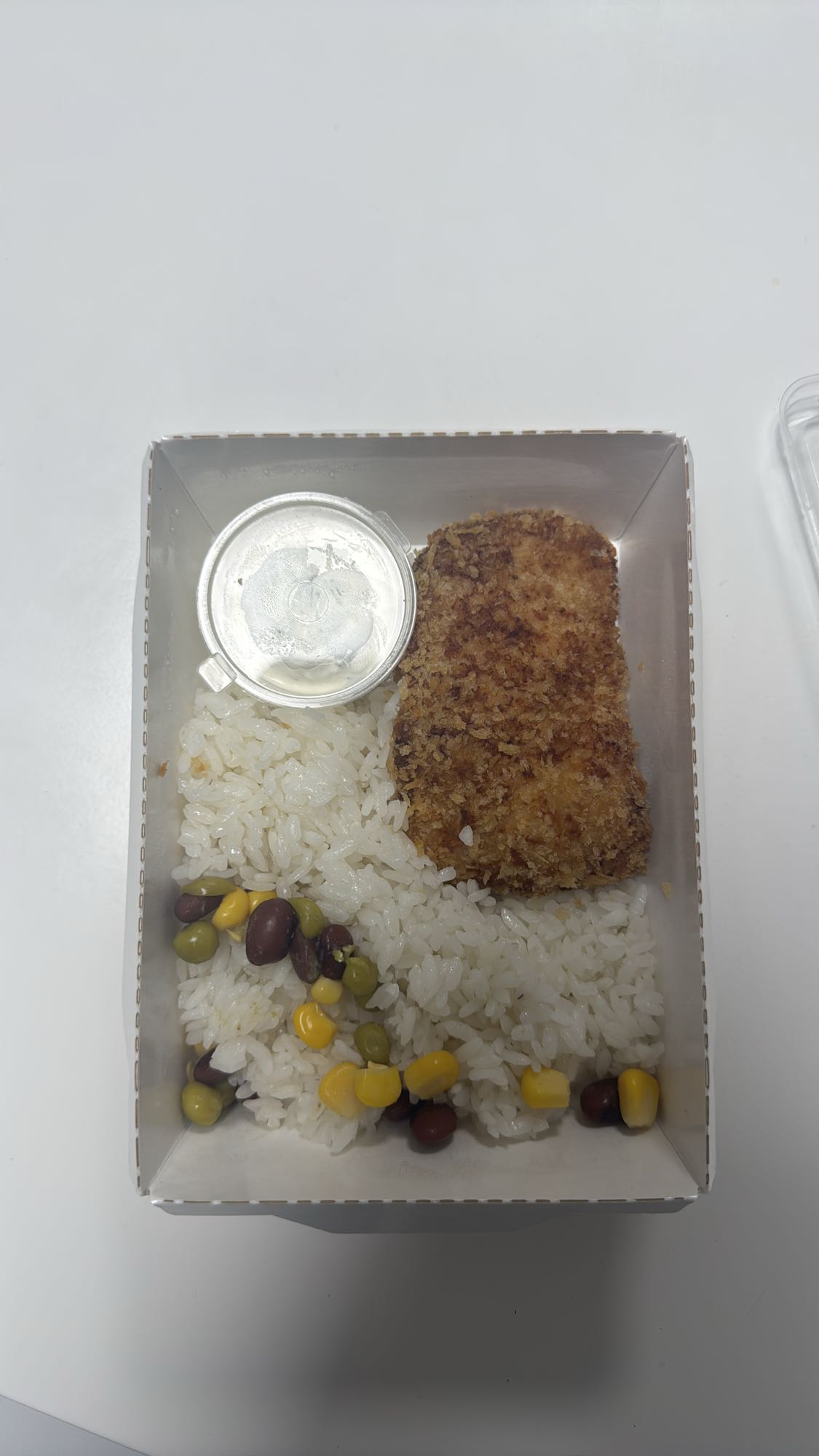 рис с котлетой и овощами