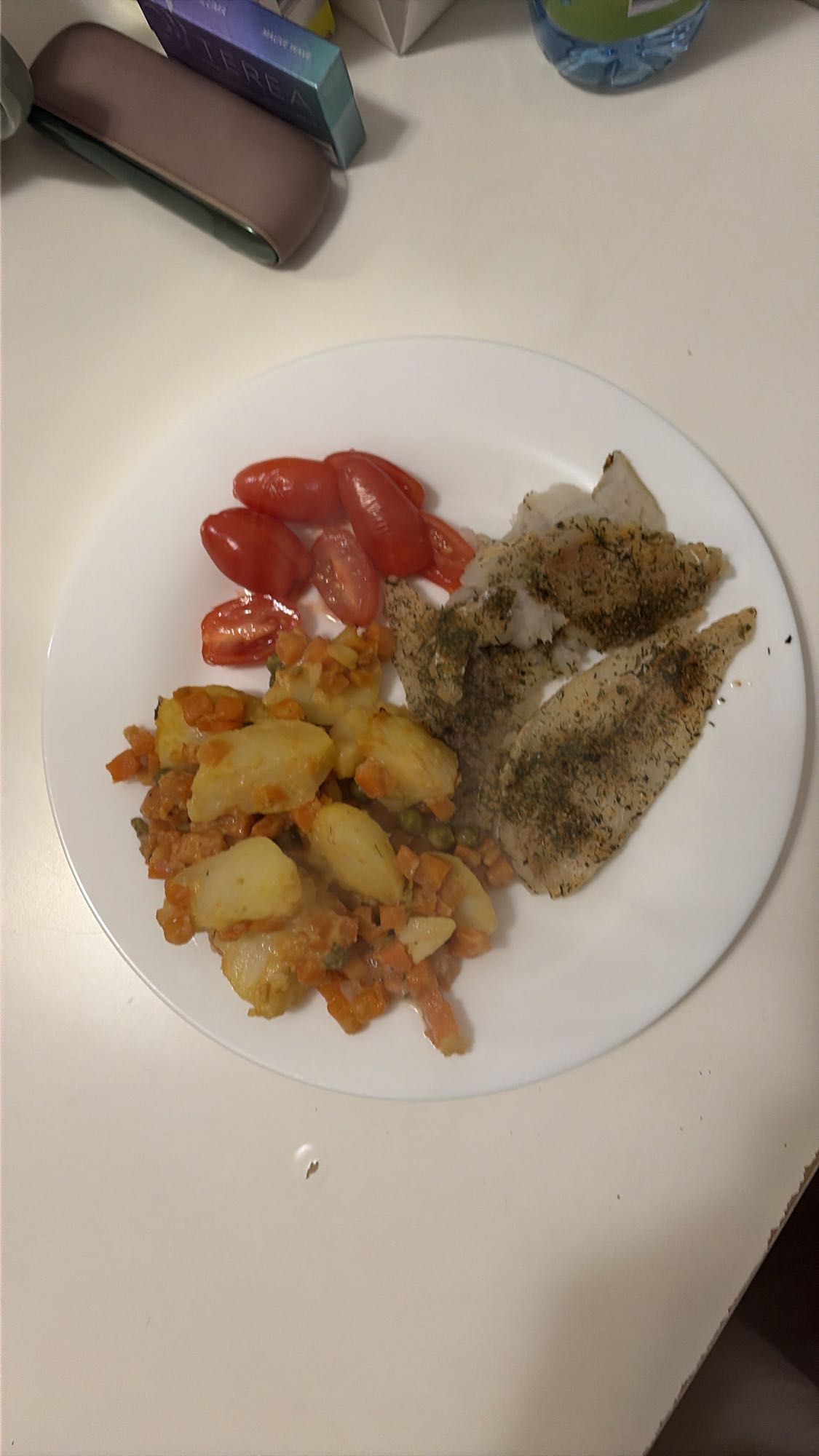 рыба с овощами и томатами