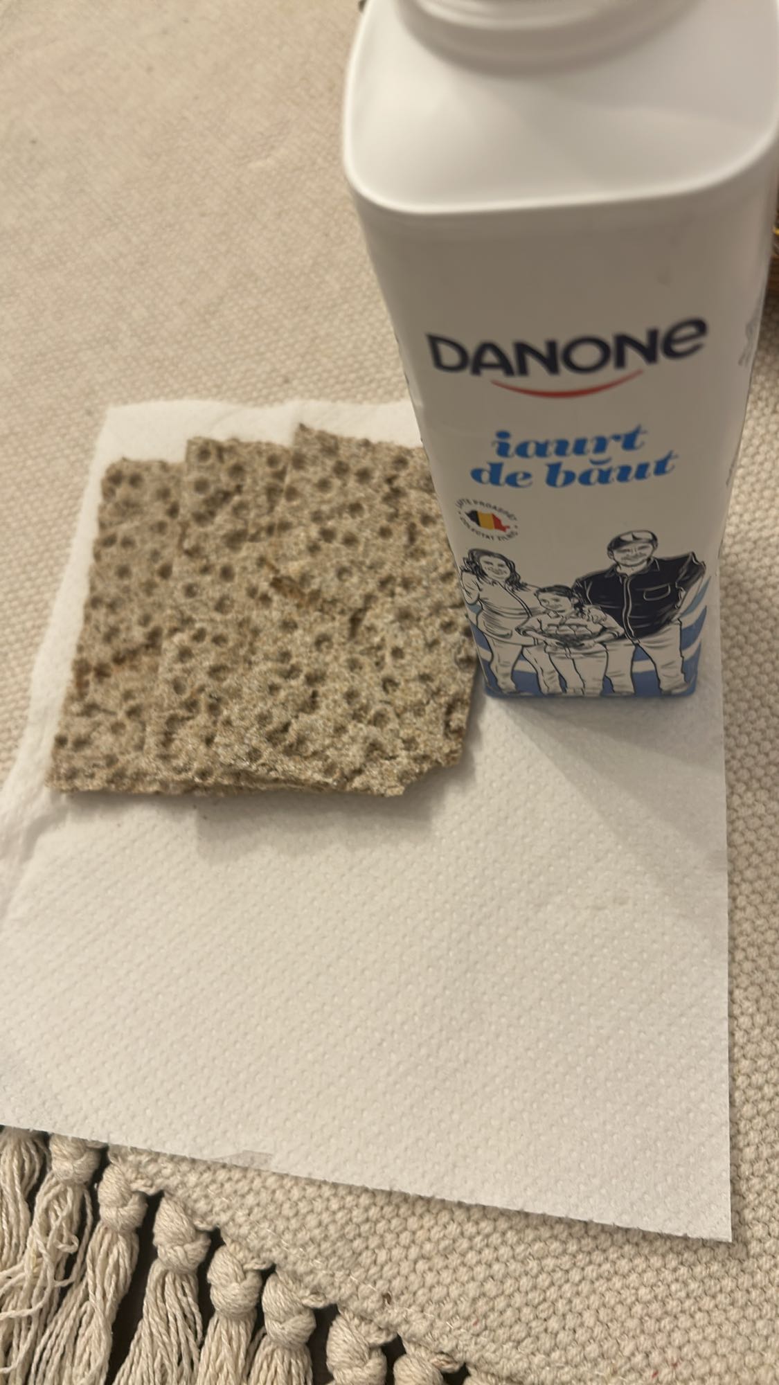 Iaurt de băut și crackers