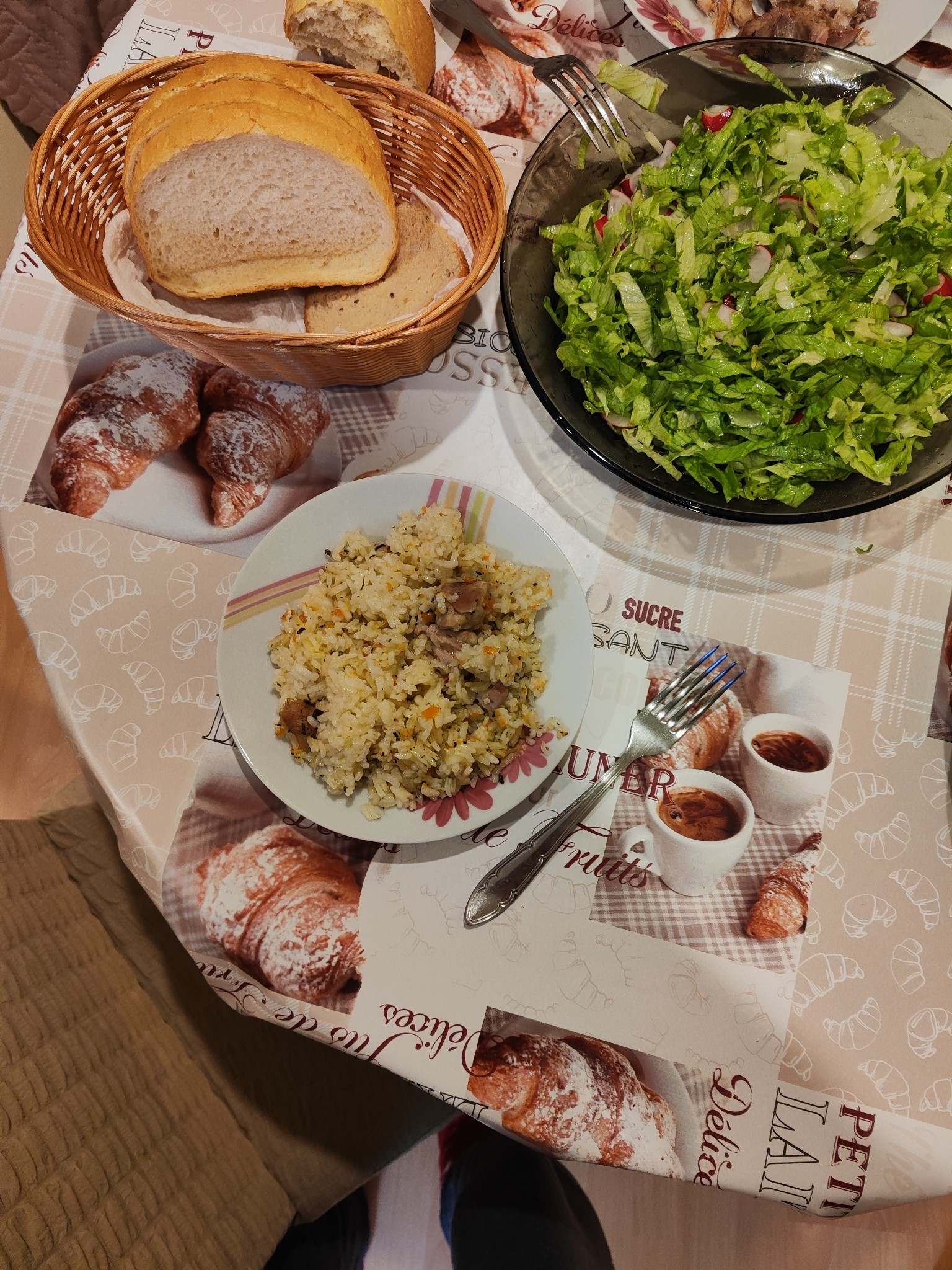 Rice with salad and bread