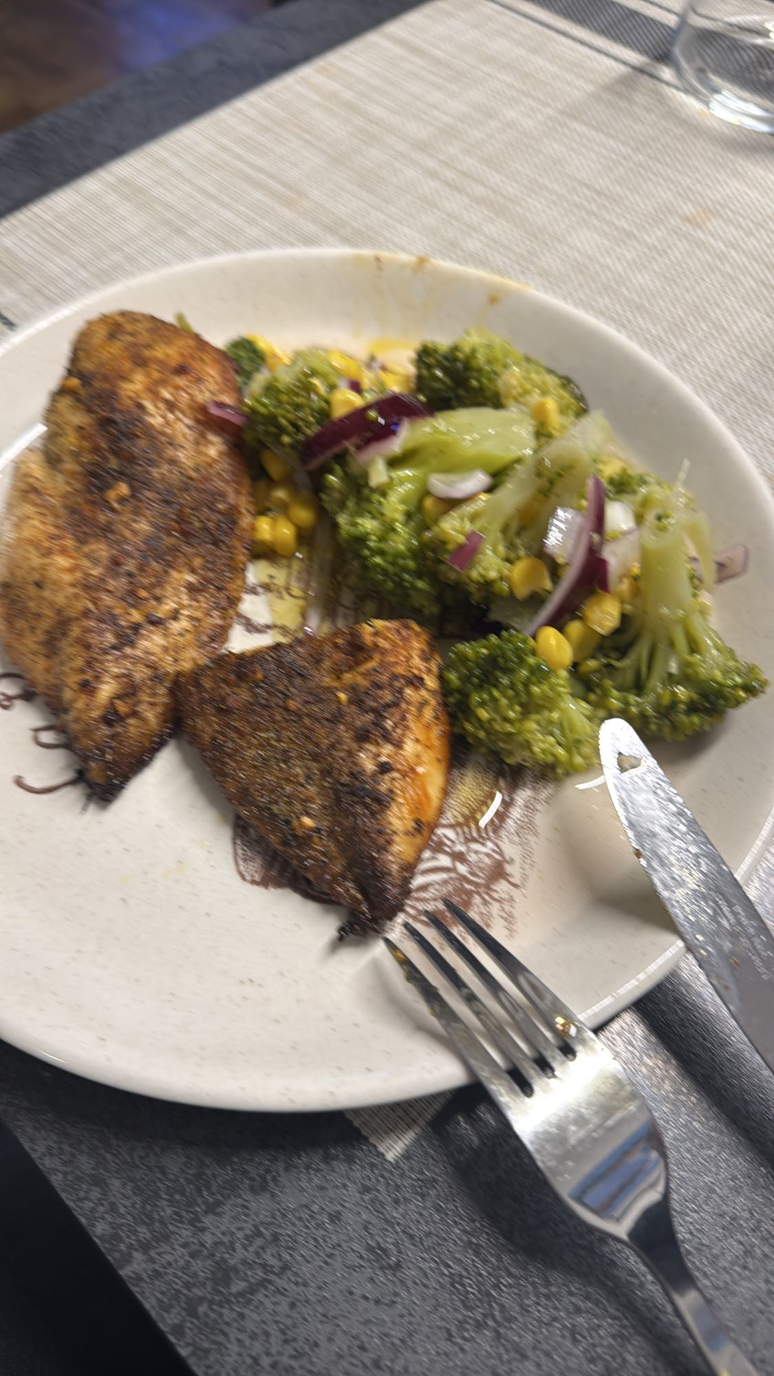 Gegrilltes Hähnchen mit Gemüse