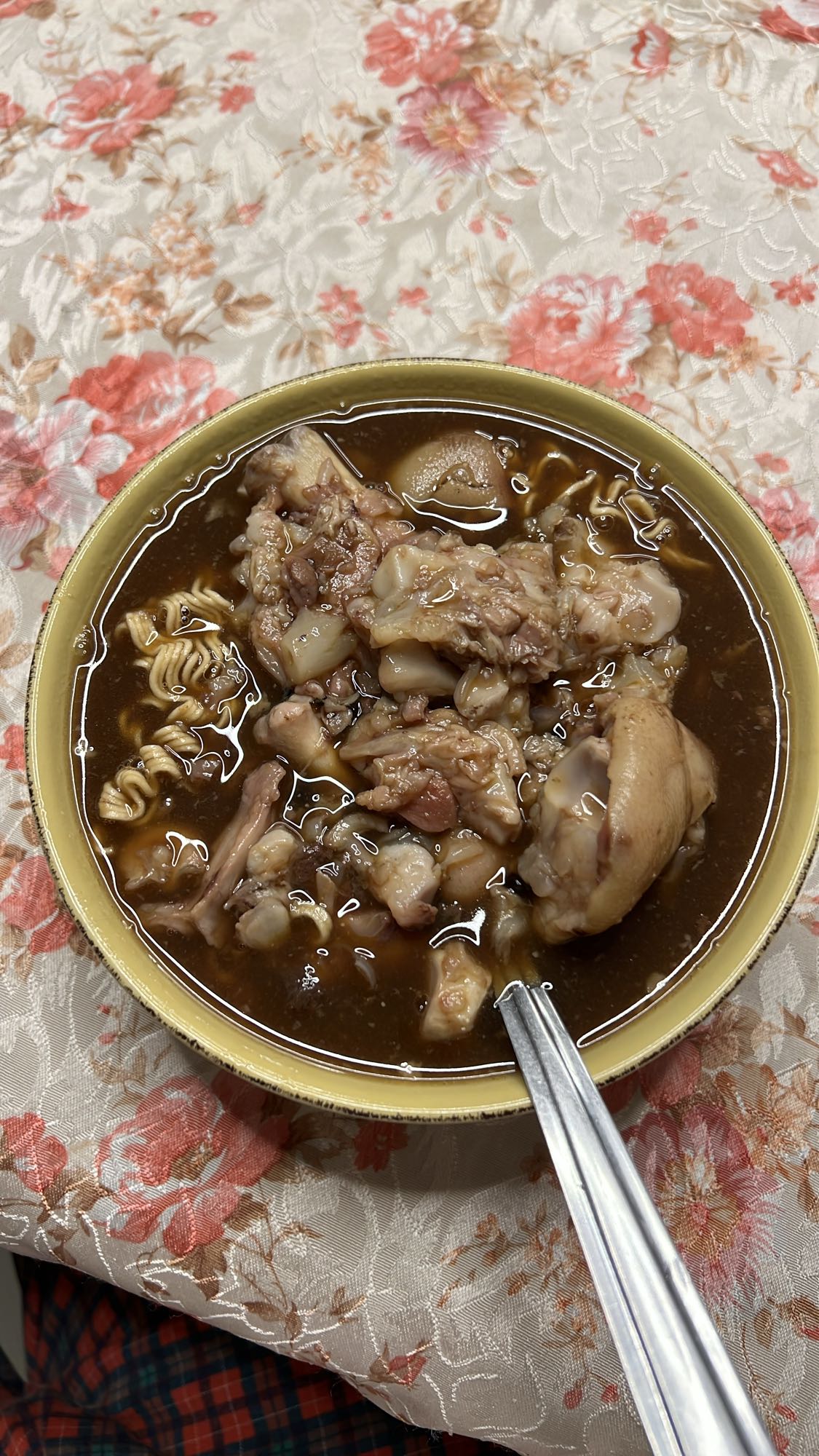 Tocană cu tăiței și porc