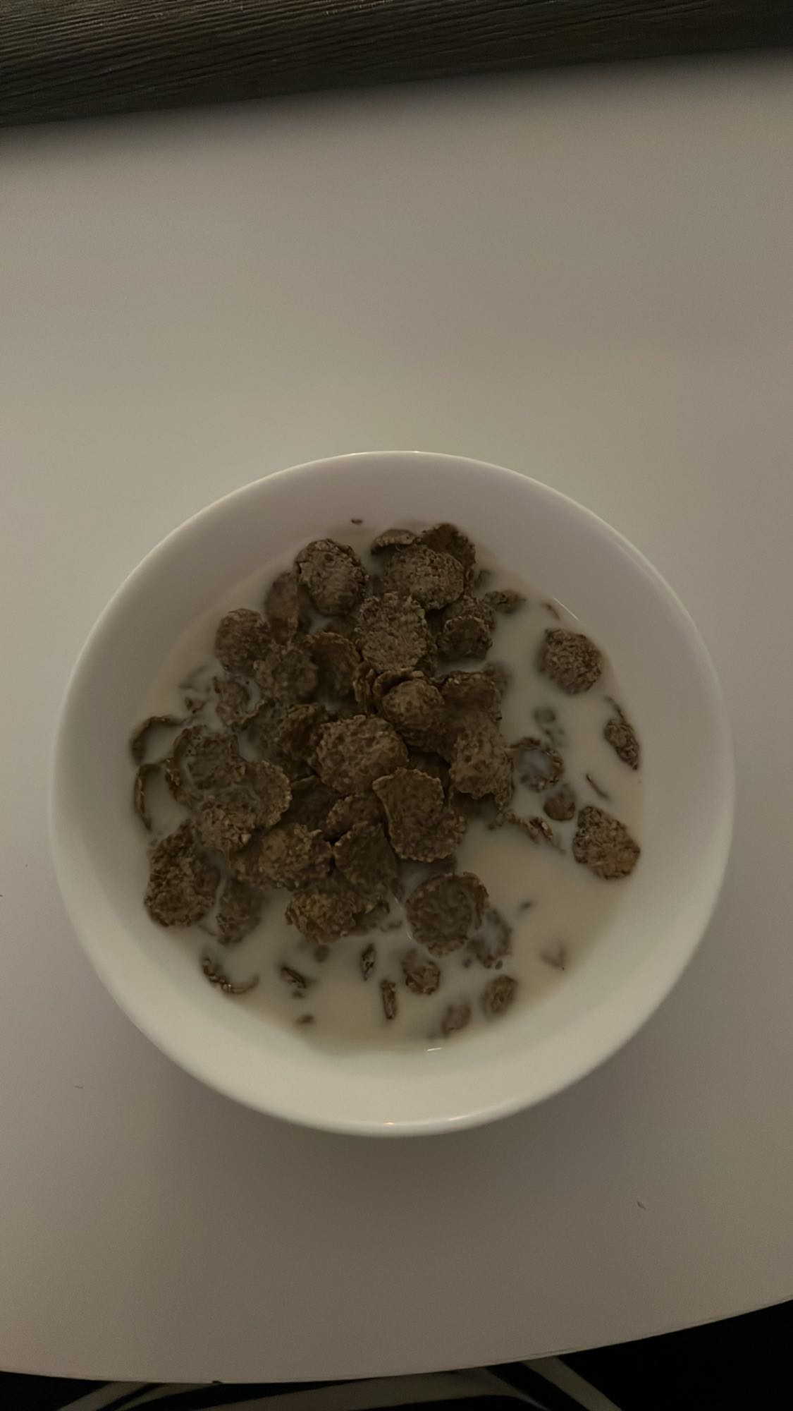 Fullkornsflingor med mjölk