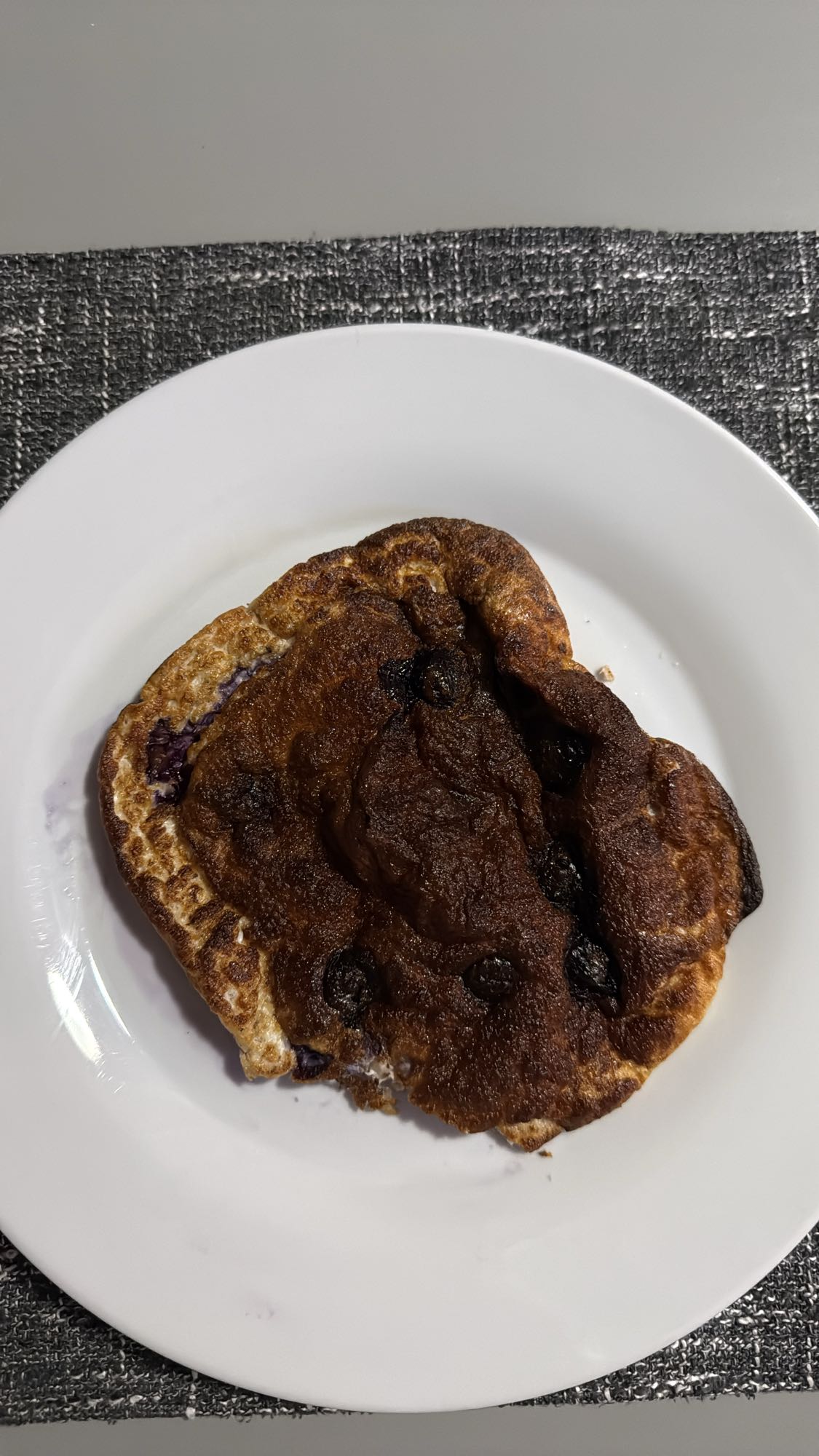 Omlet cu afine și scorțișoară