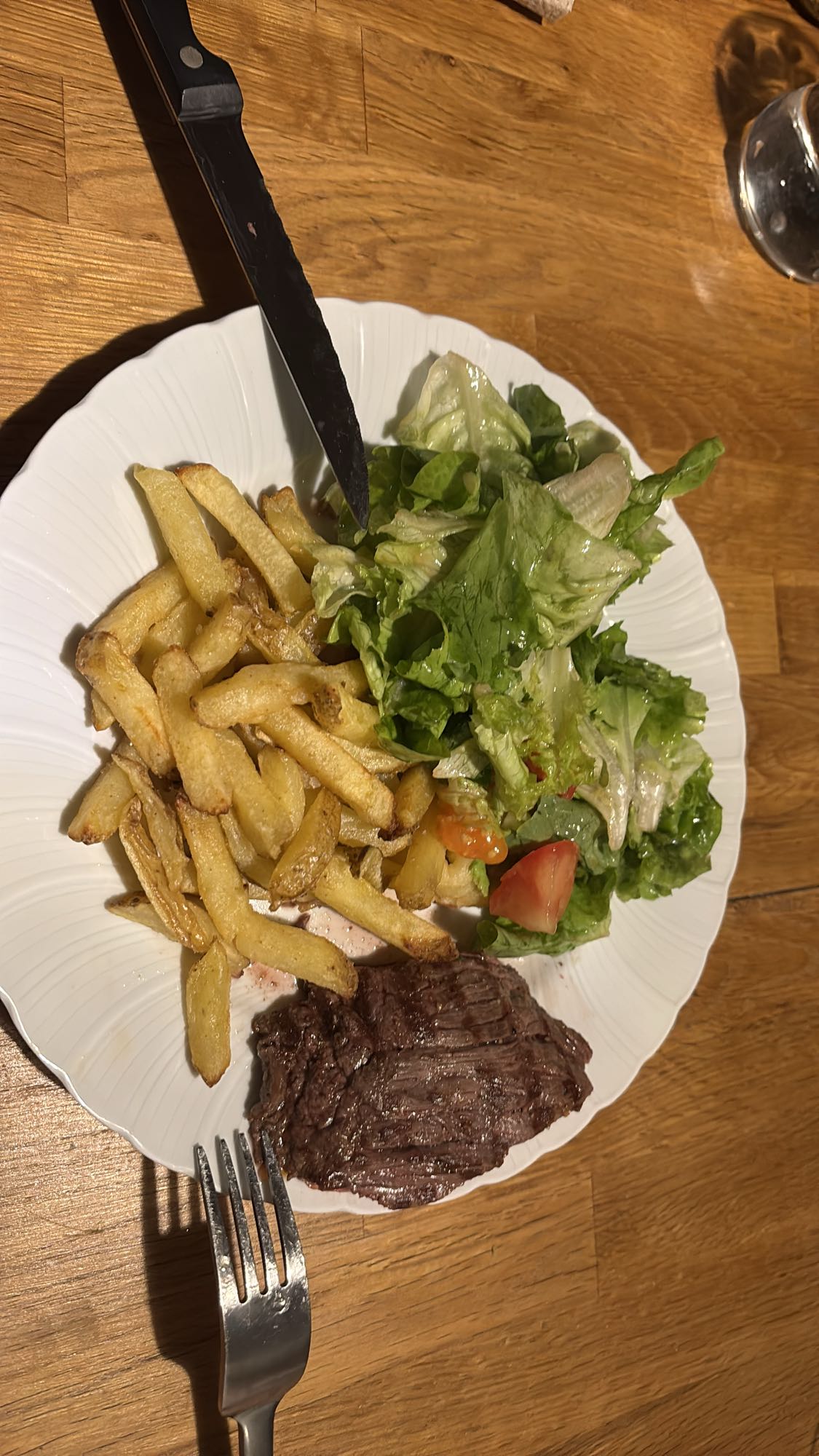 Steak frites et salade