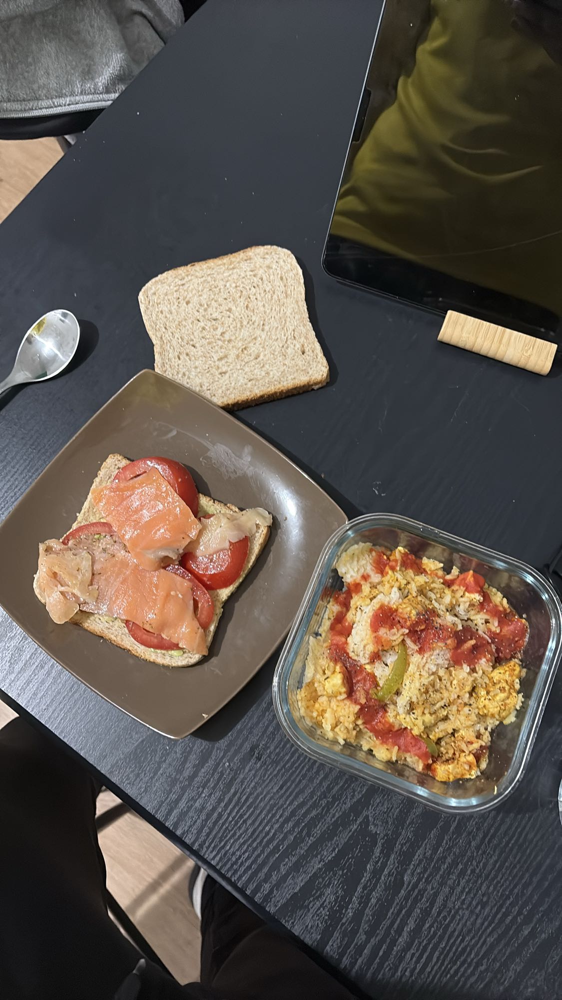 Tartine et riz aux œufs