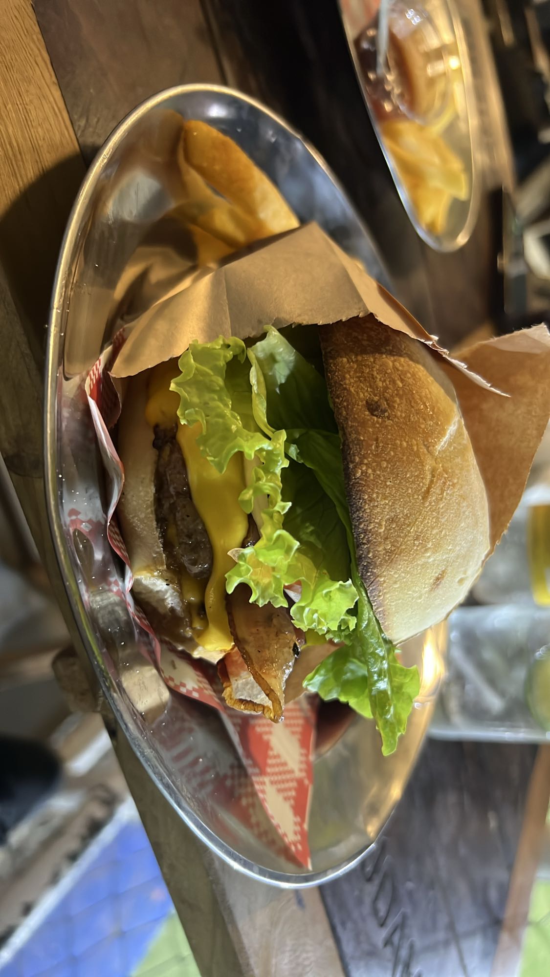 Cheeseburger with Lettuce