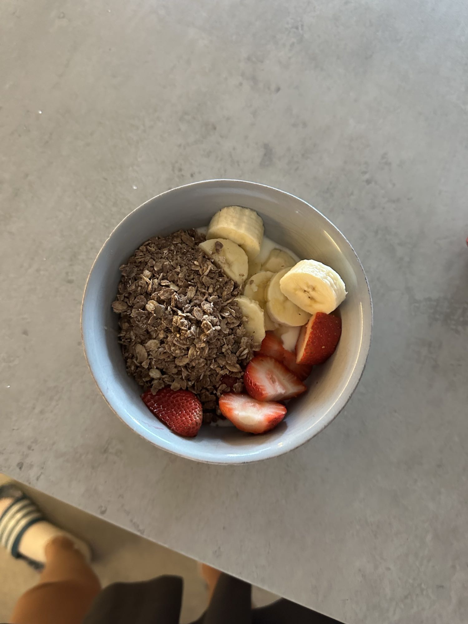 Tazón de frutas y granola