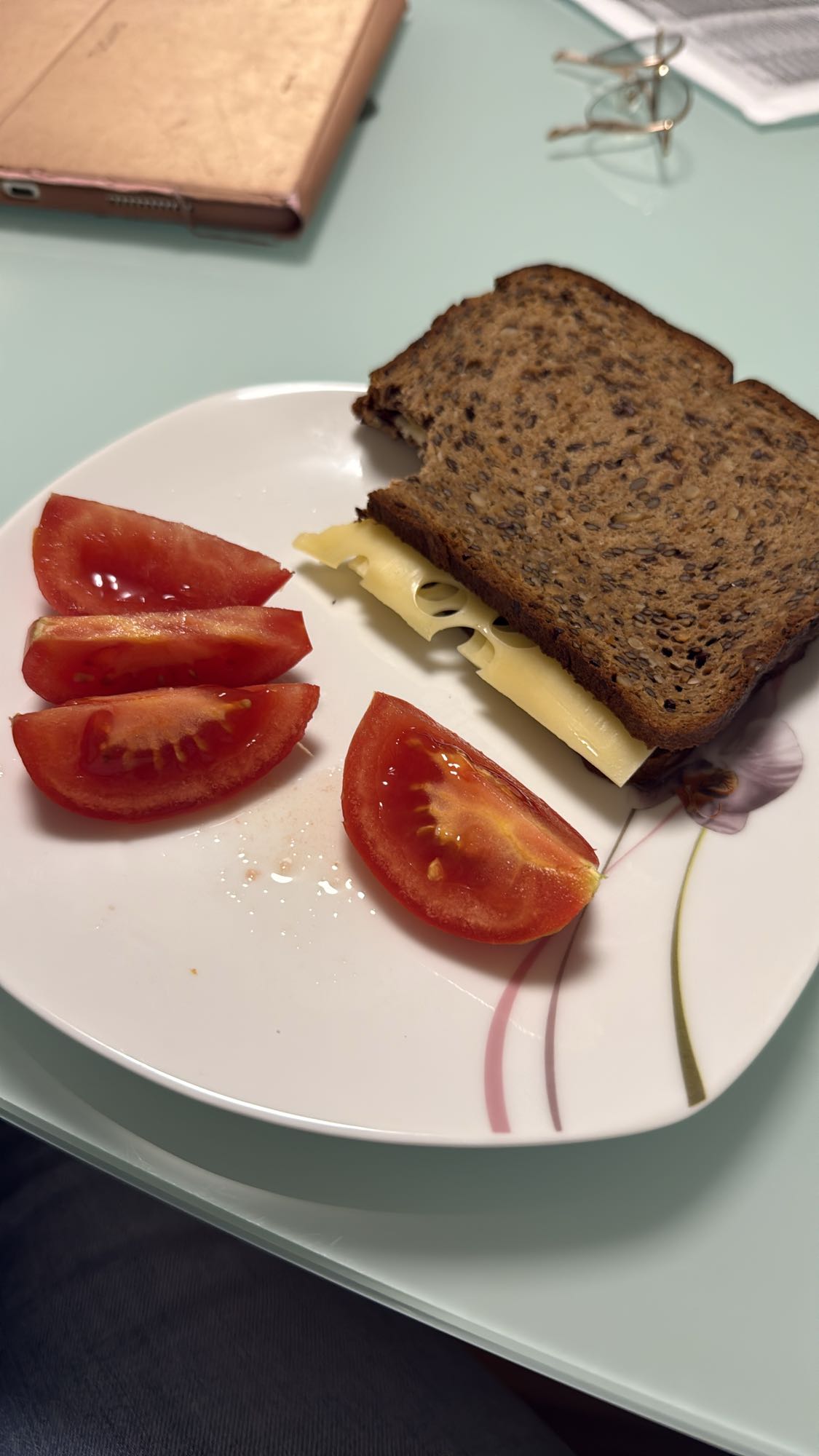 Käsebrot mit Tomaten