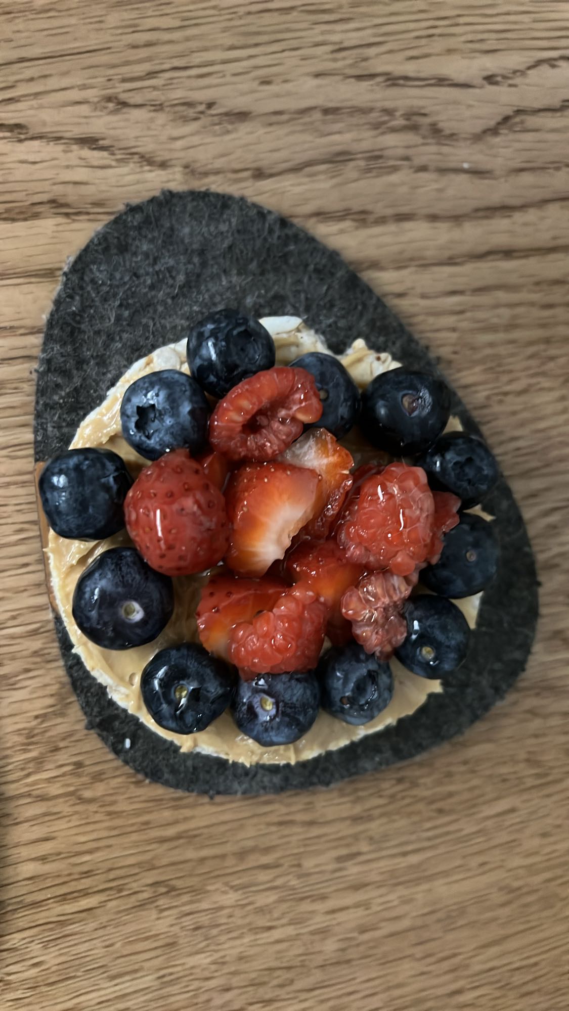 Rice cake with berries