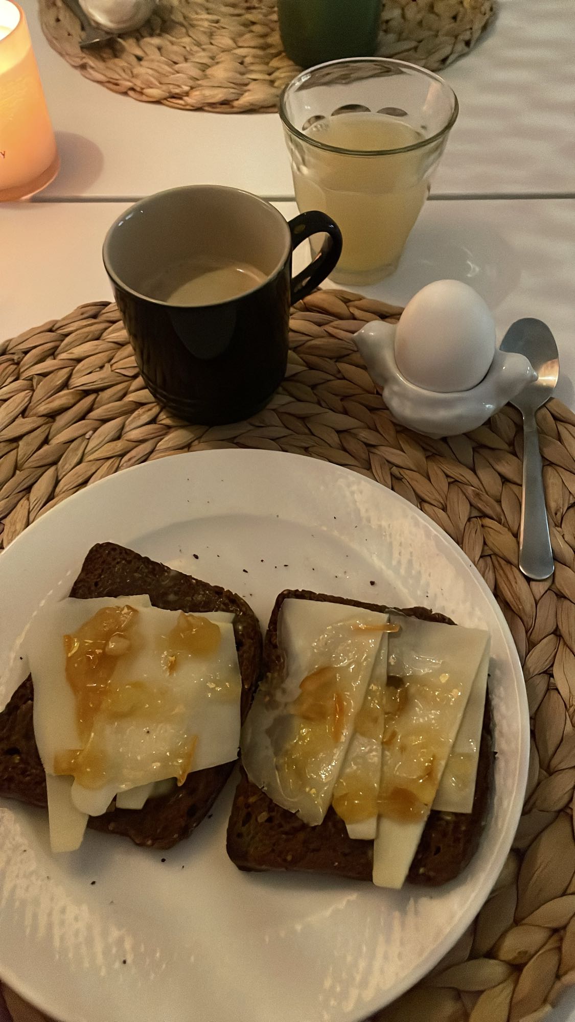 Frukost med ostmackor