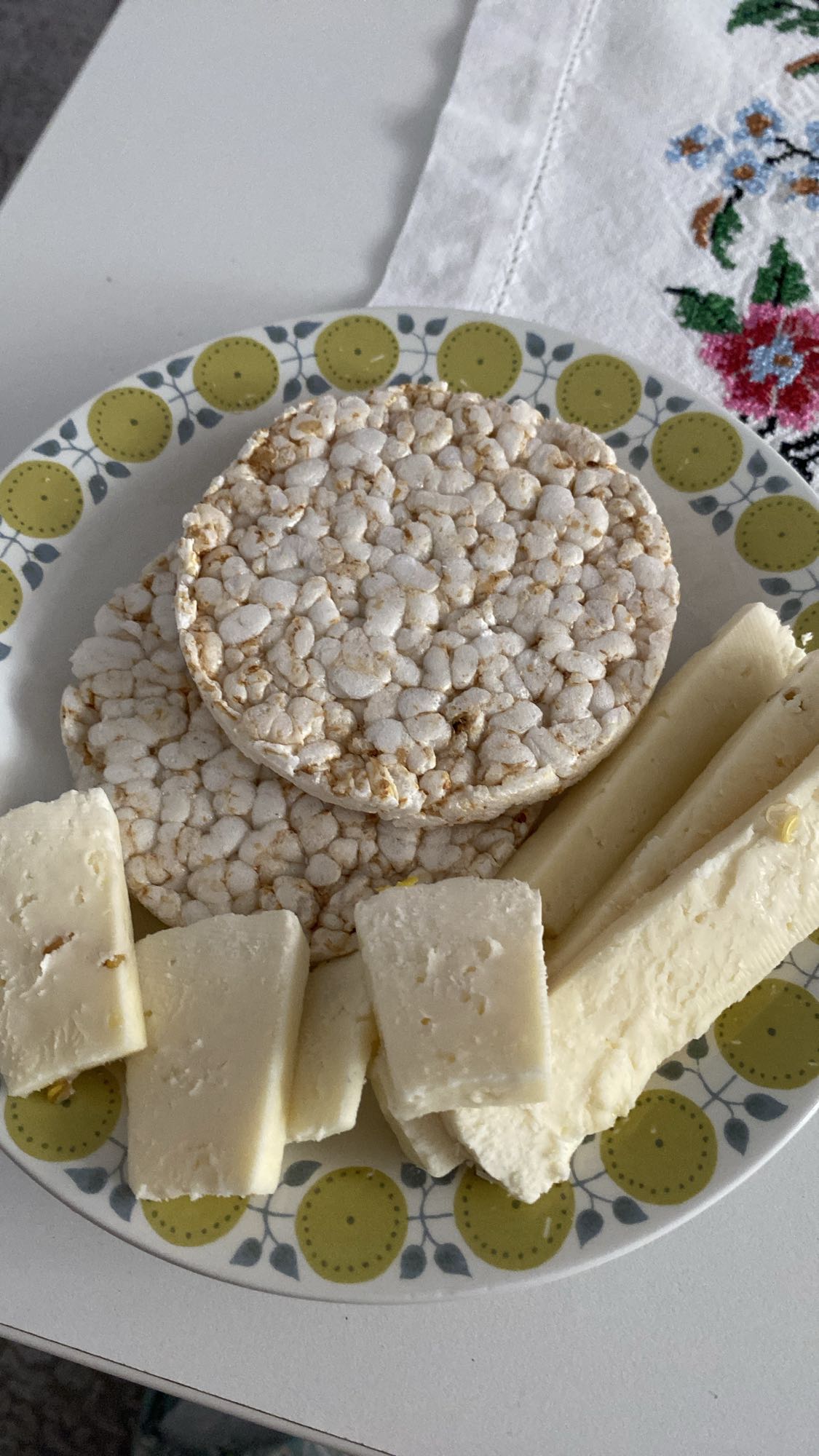 Wafle ryżowe z serem dojrzewającym