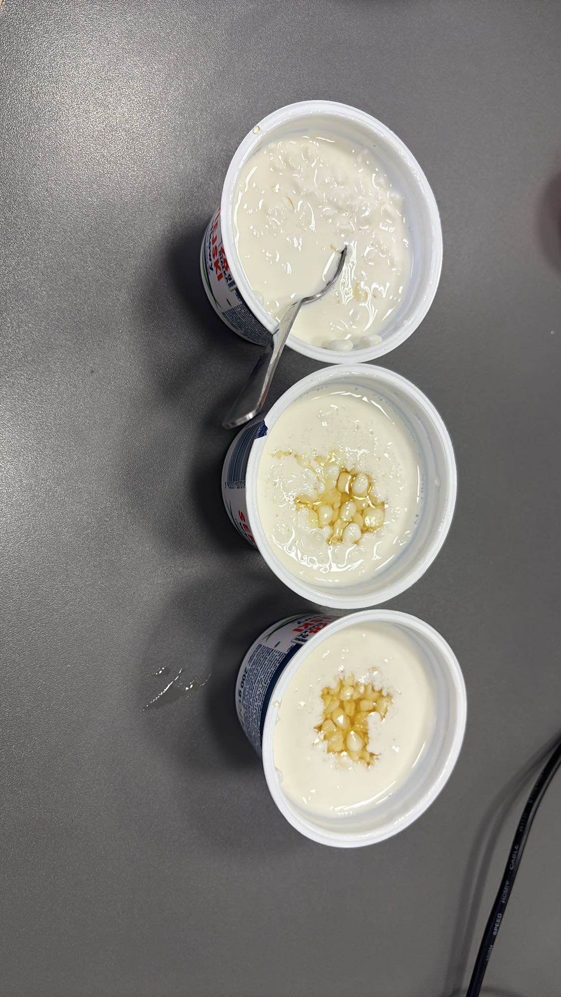 Jogurt z miodem i kukurydzą