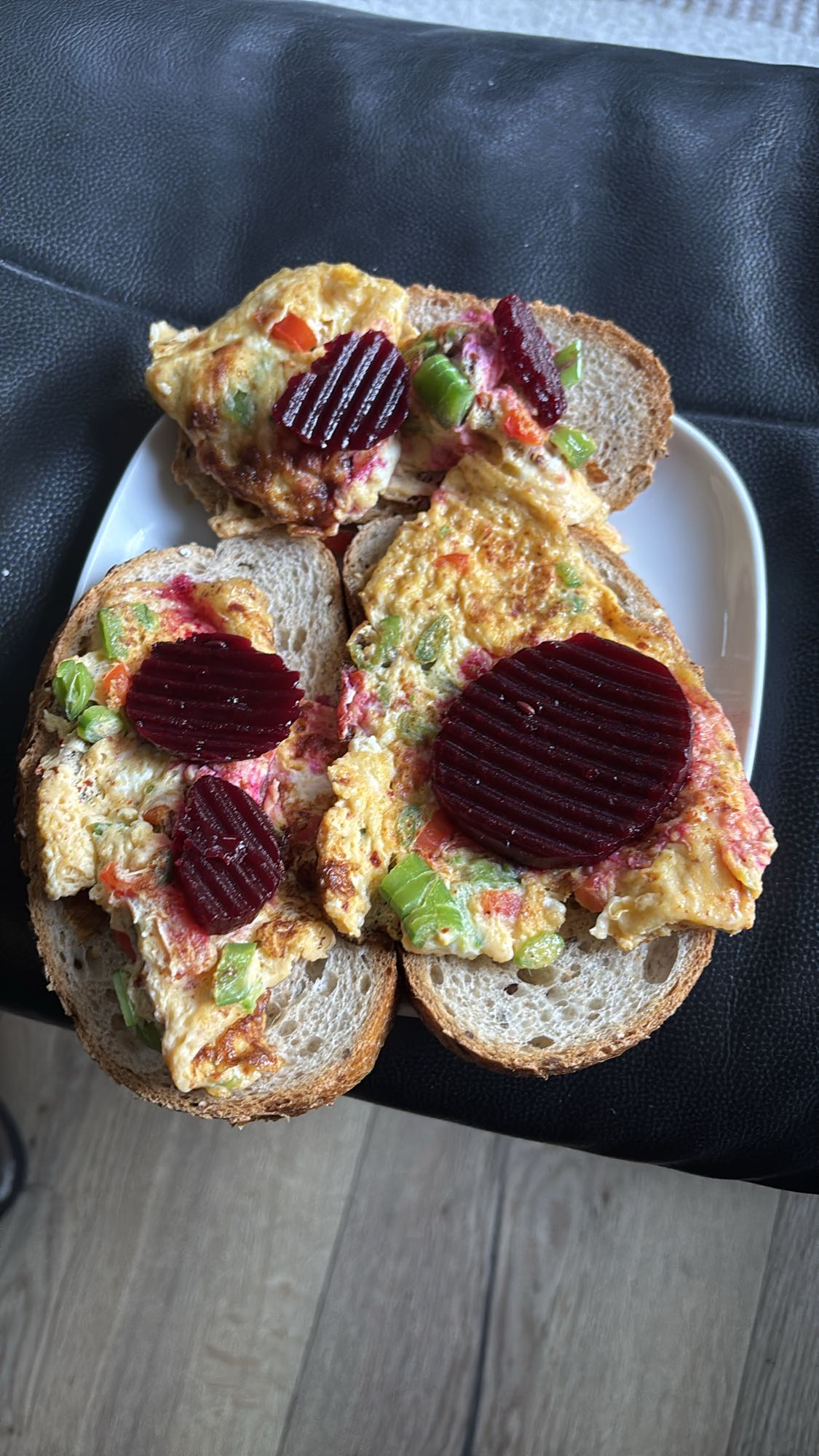 Omelett på brødskiver