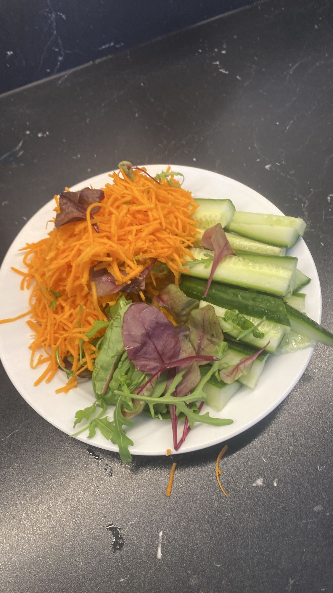 Grönsaksallad tallrik