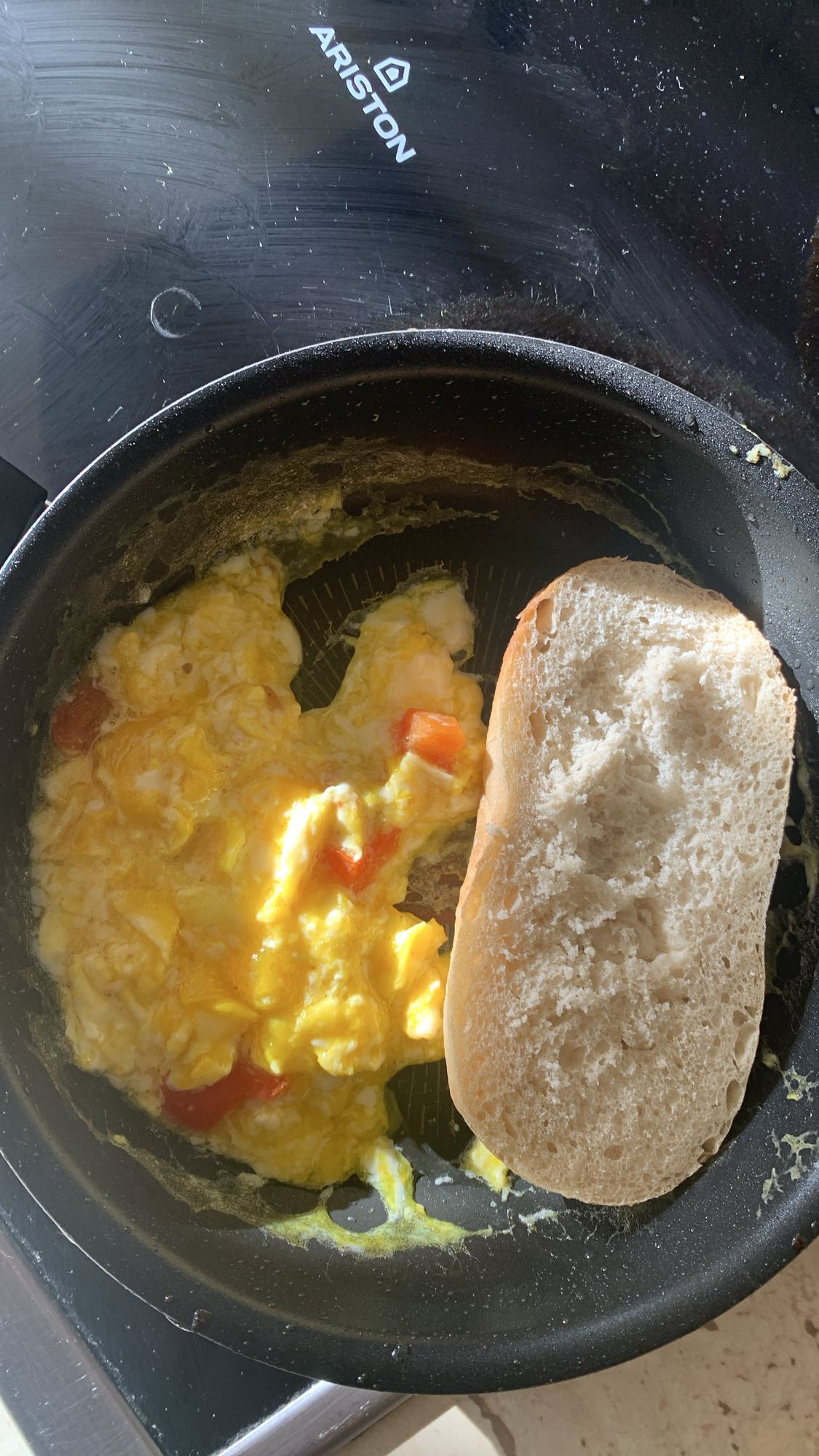 Jajecznica z bułką