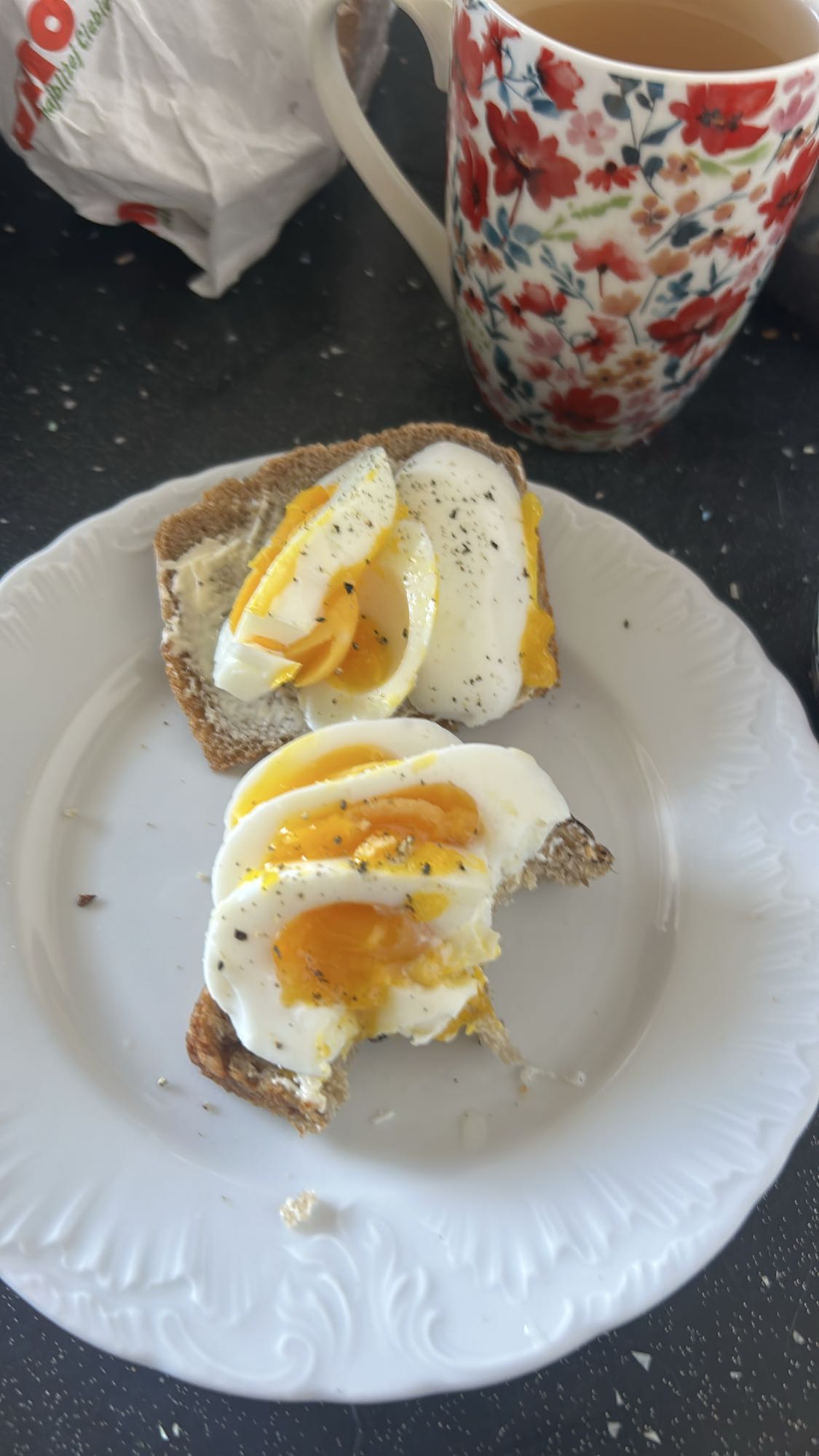 Jajka na chlebie