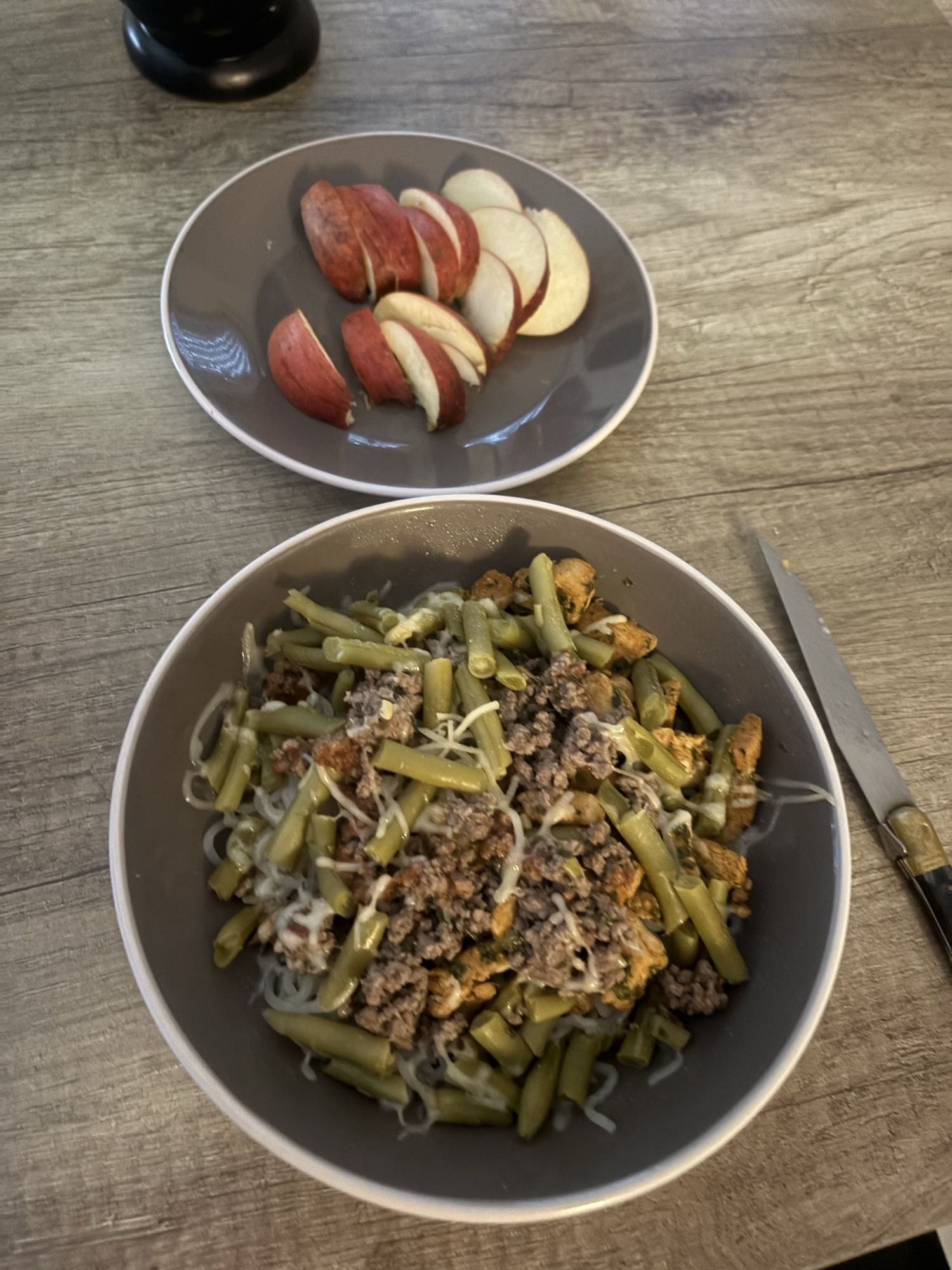 Haricots verts, nouilles de konjac et viandes