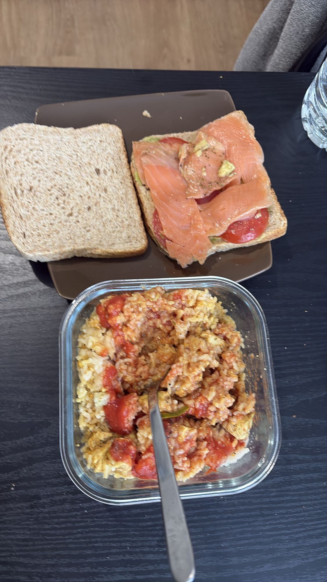 Saumon, riz, pain complet