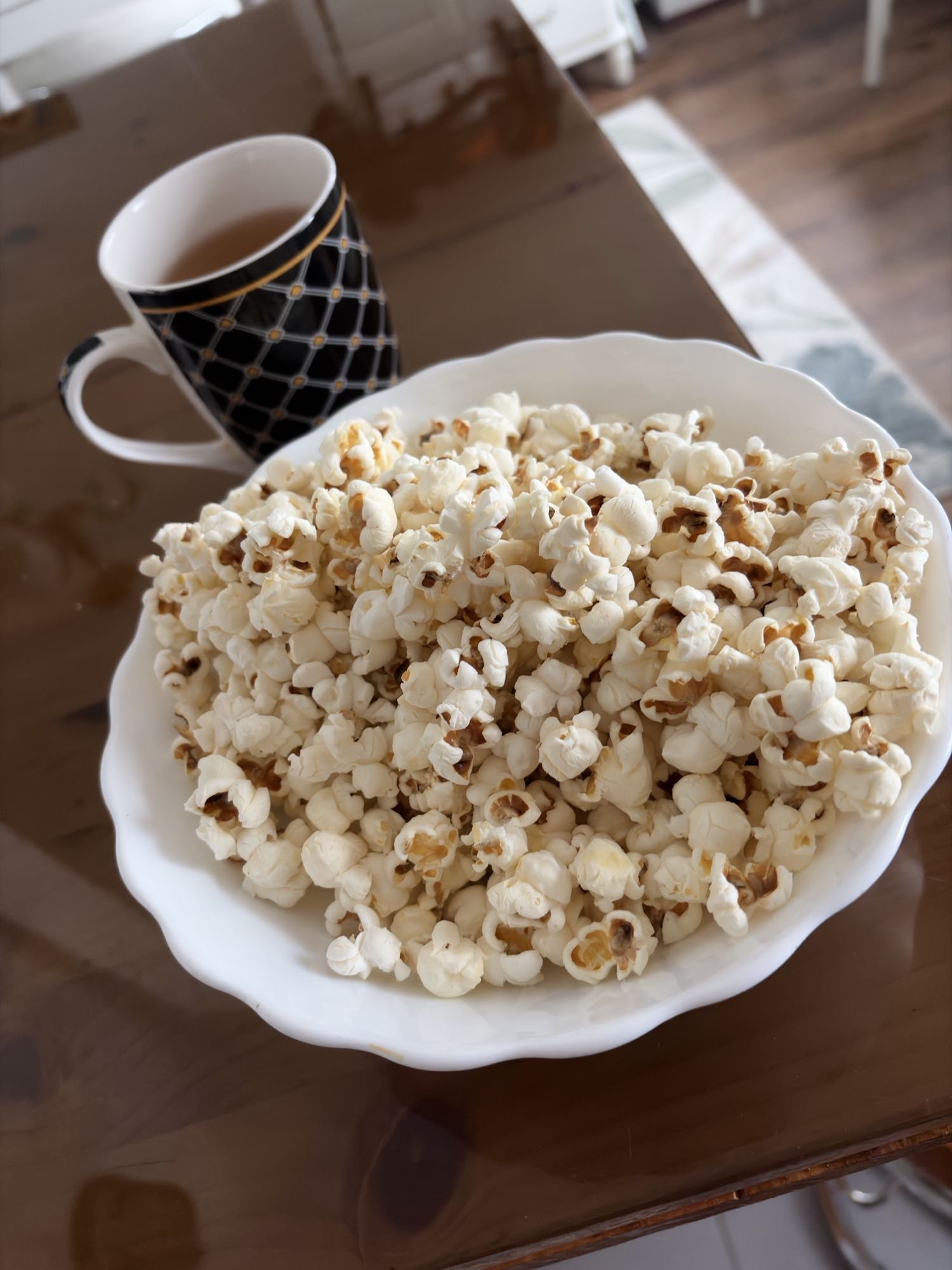 Floricele la ceaun cu ceai de mentă și puțină lămâie