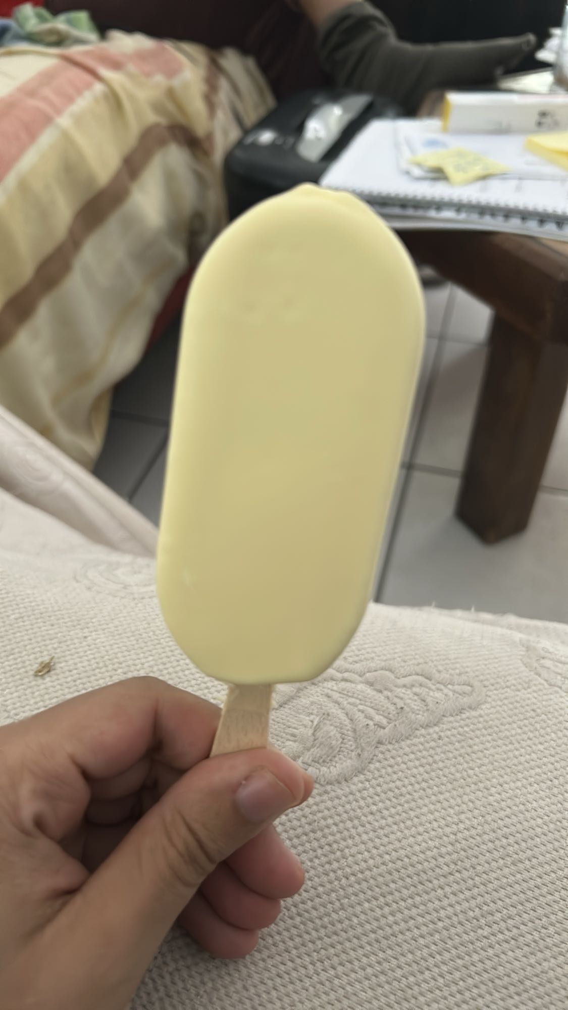 Glace vanille enrobée chocolat blanc