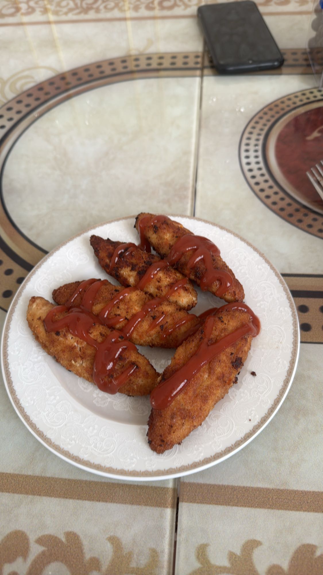 Toyuq strips ketçup ilə