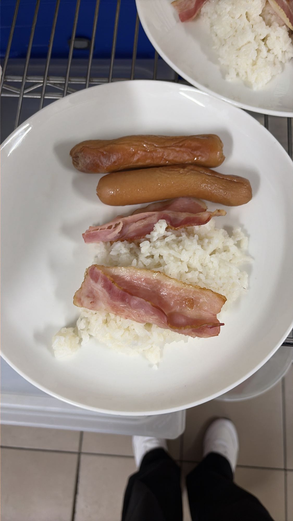 сосиски с беконом и рисом