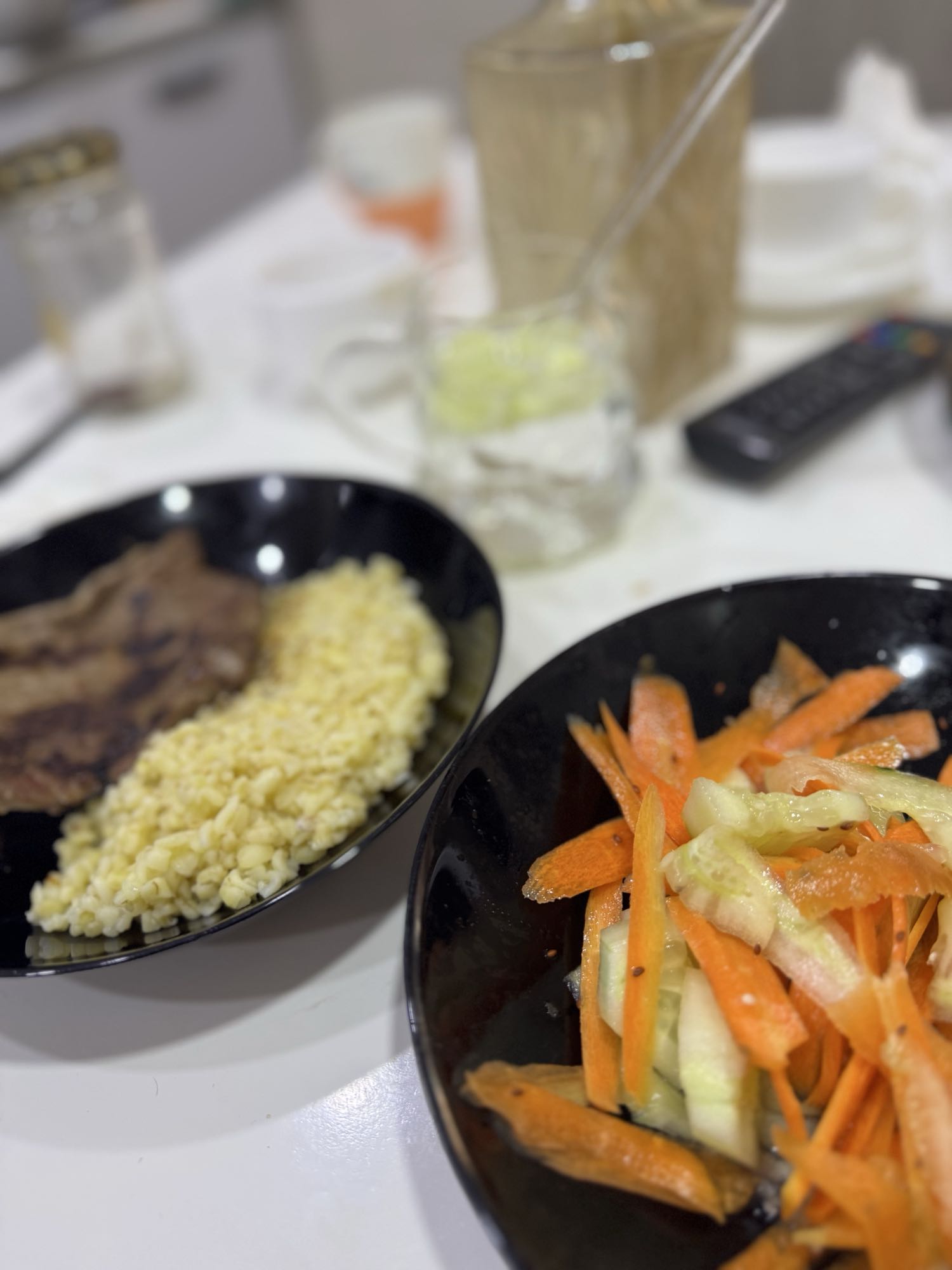 Boeuf, pâtes et salade