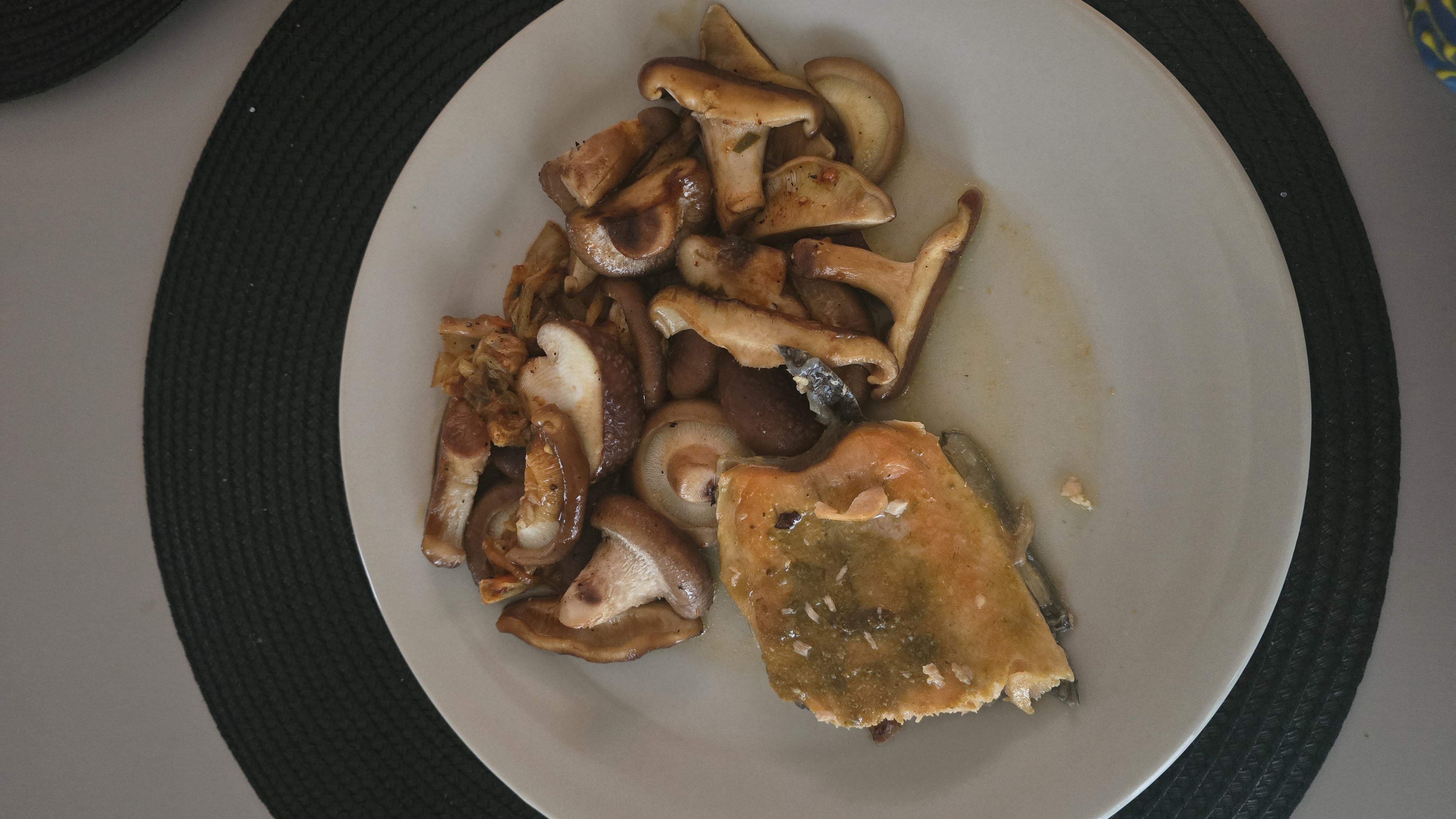 Salmon with mushrooms