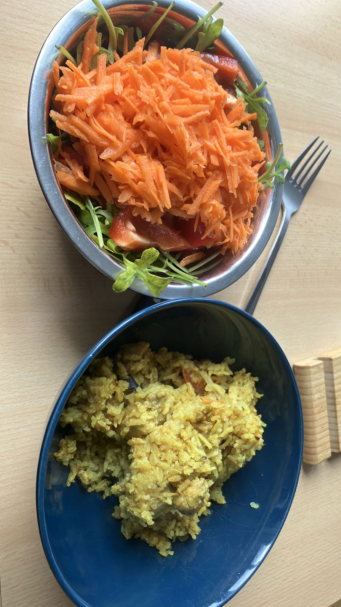 Arroz com salada fresca