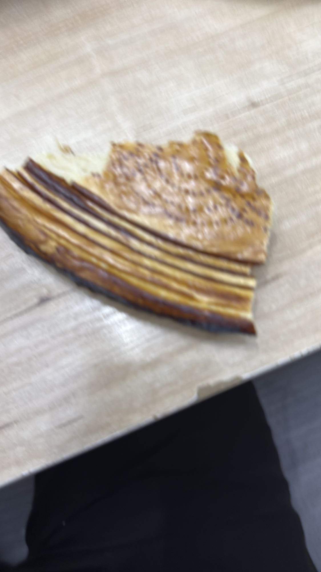 кусок слоёного пирога