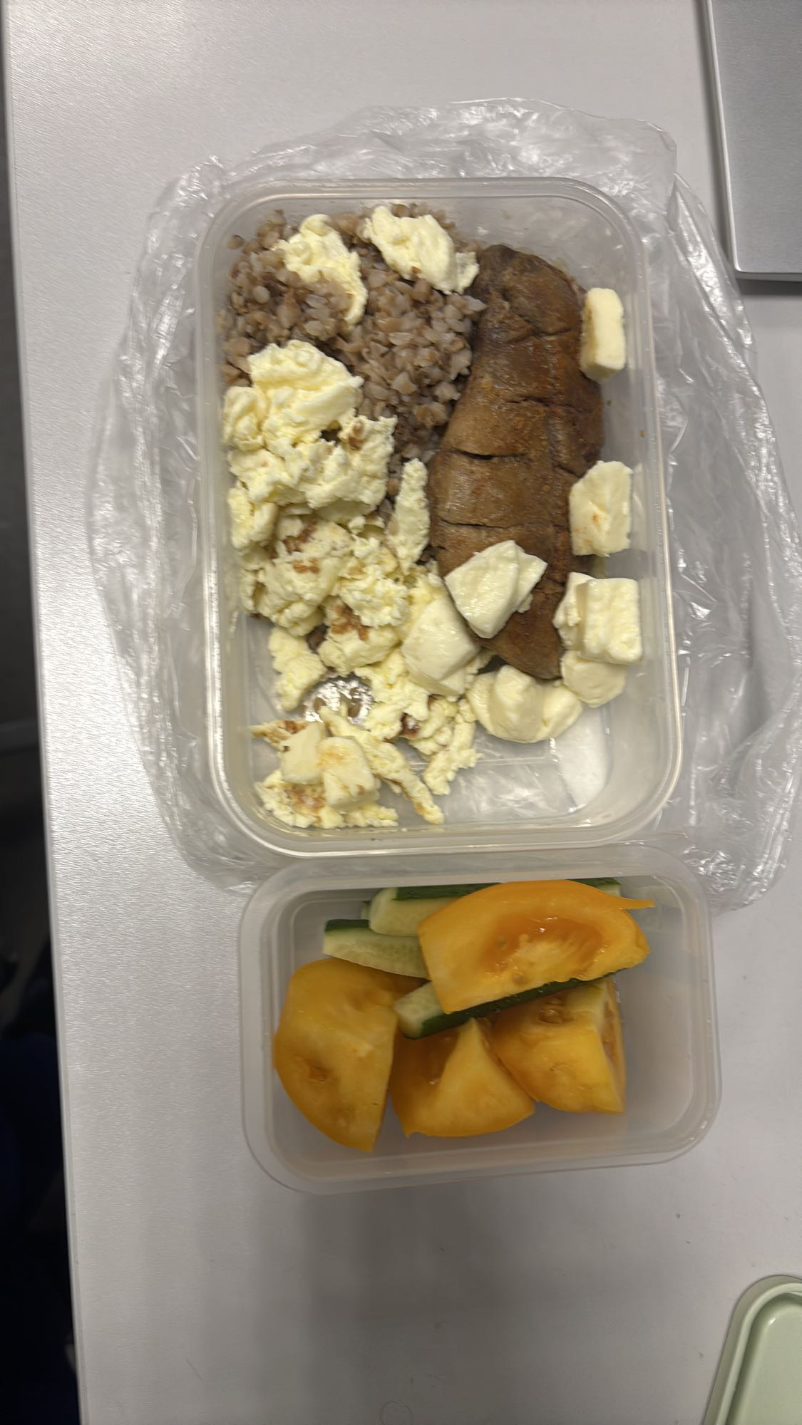 Wątróbka z kaszą i warzywami