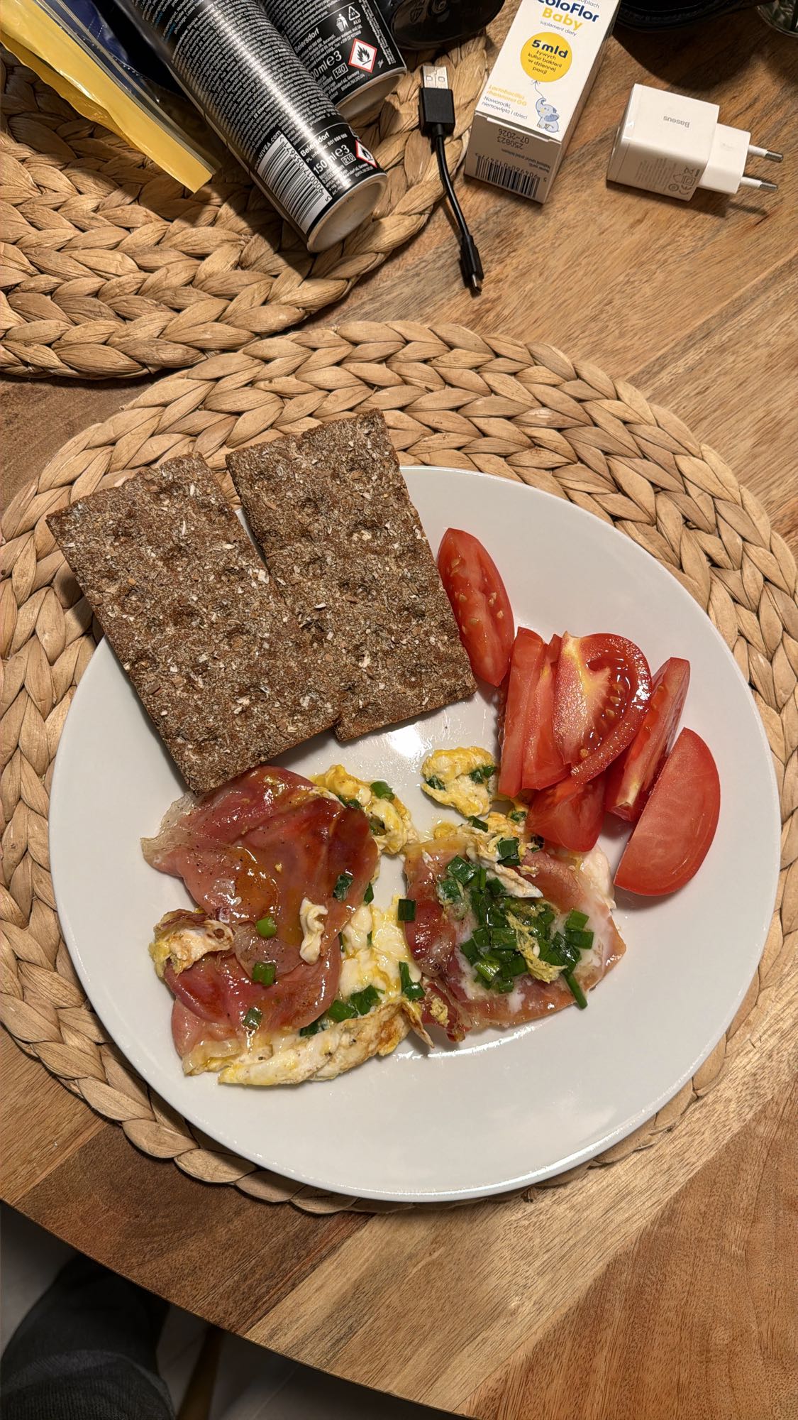 Jajka z szynką i pomidorem