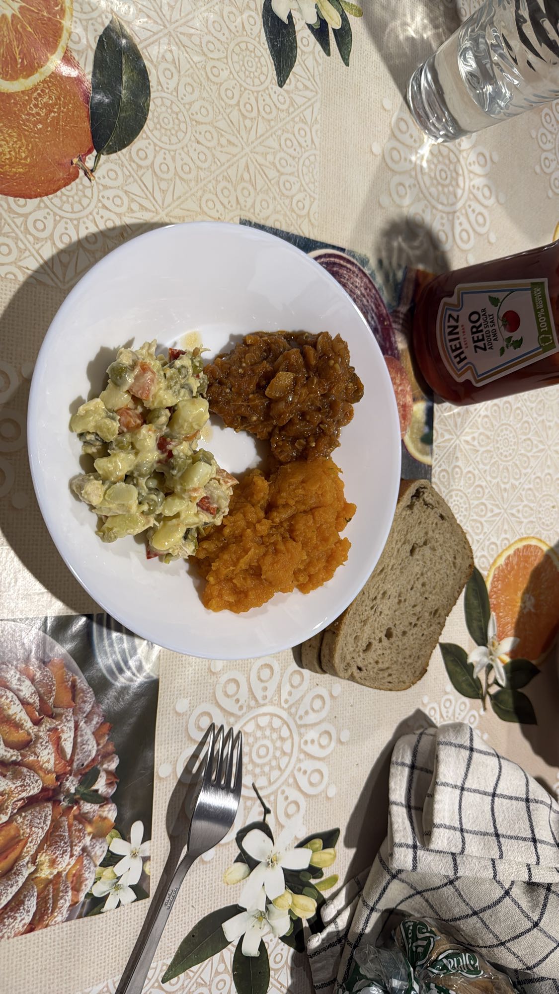 Salată boeuf, tocăniță, piure