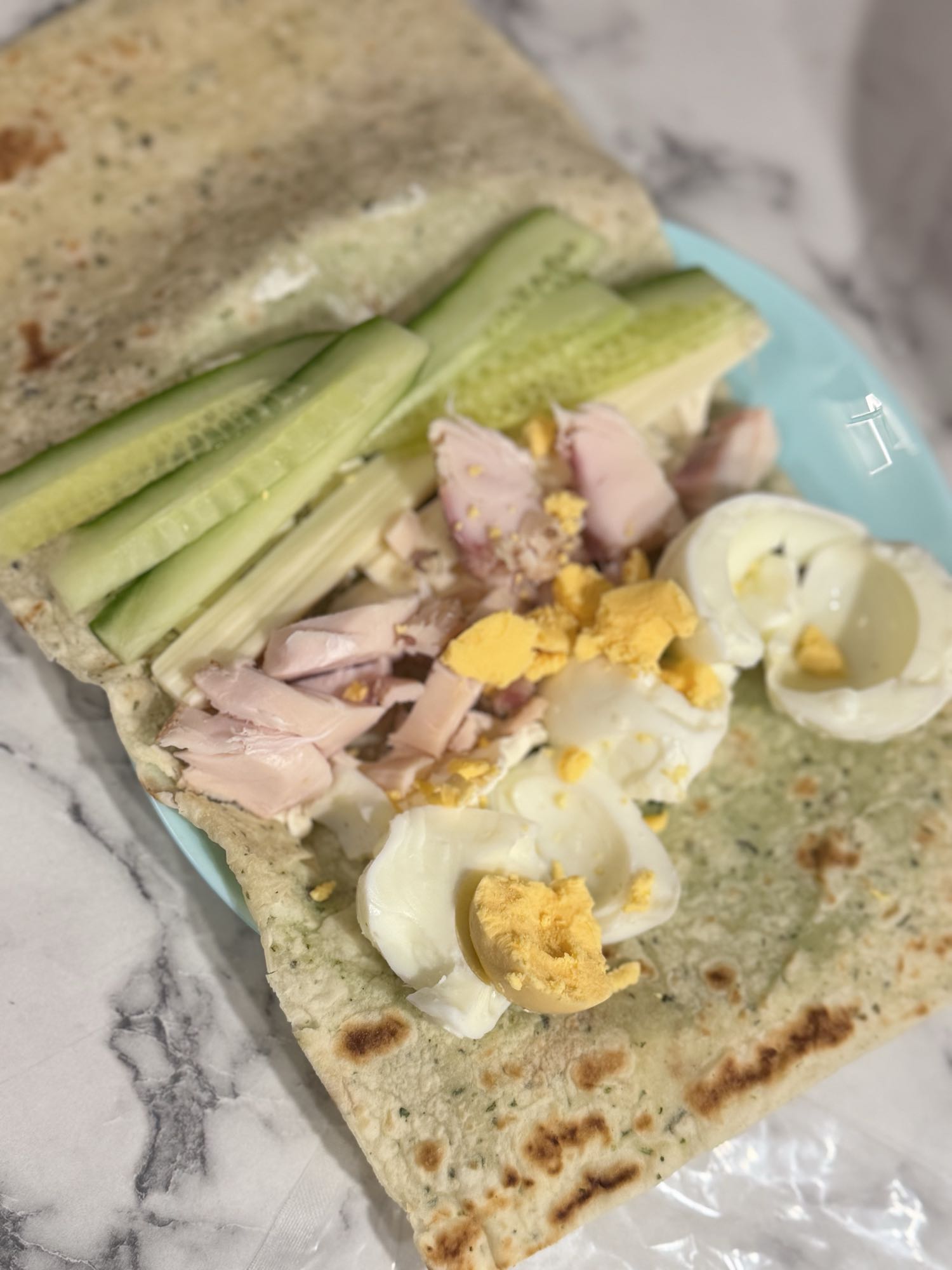 Лаваш с курицей и яйцом