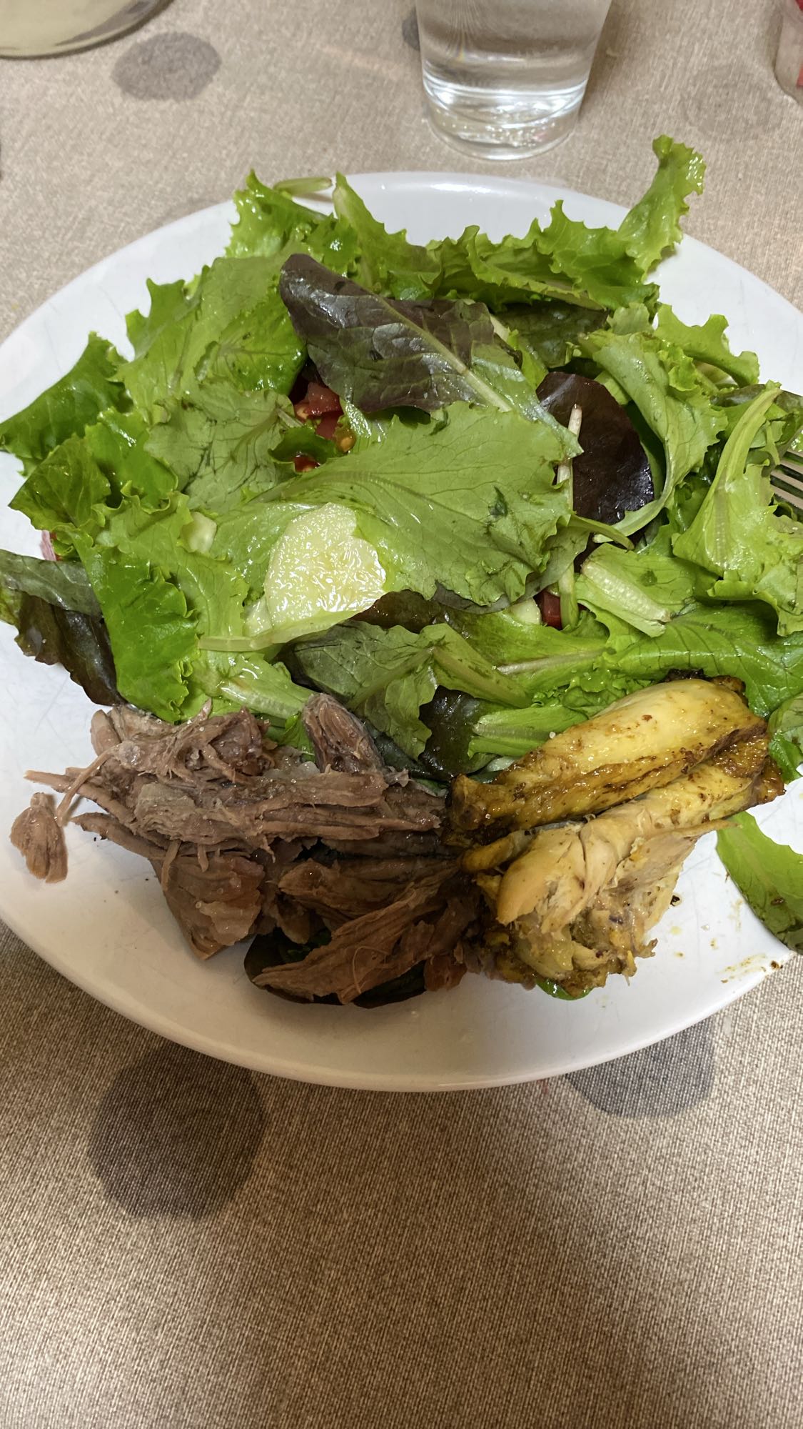 ensalada con carne y pollo