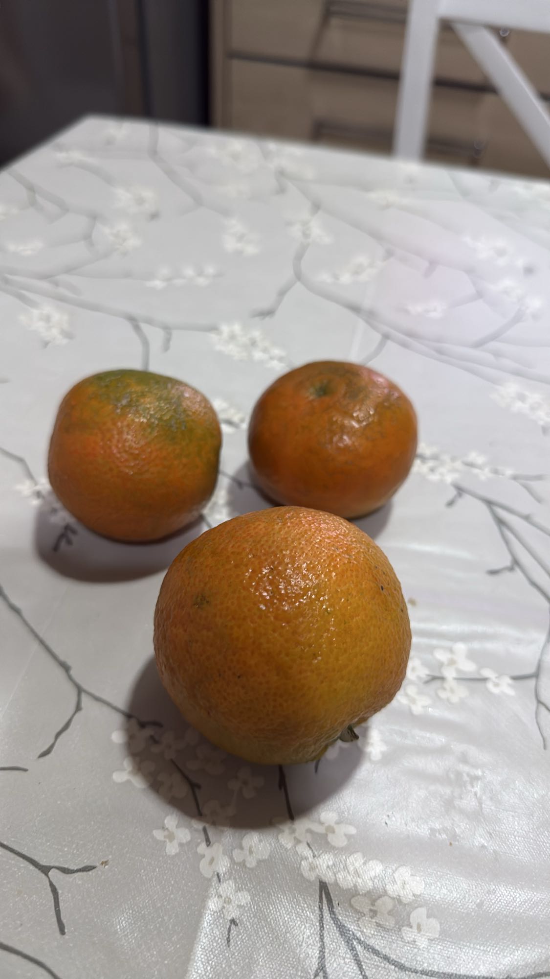 Tres mandarinas frescas